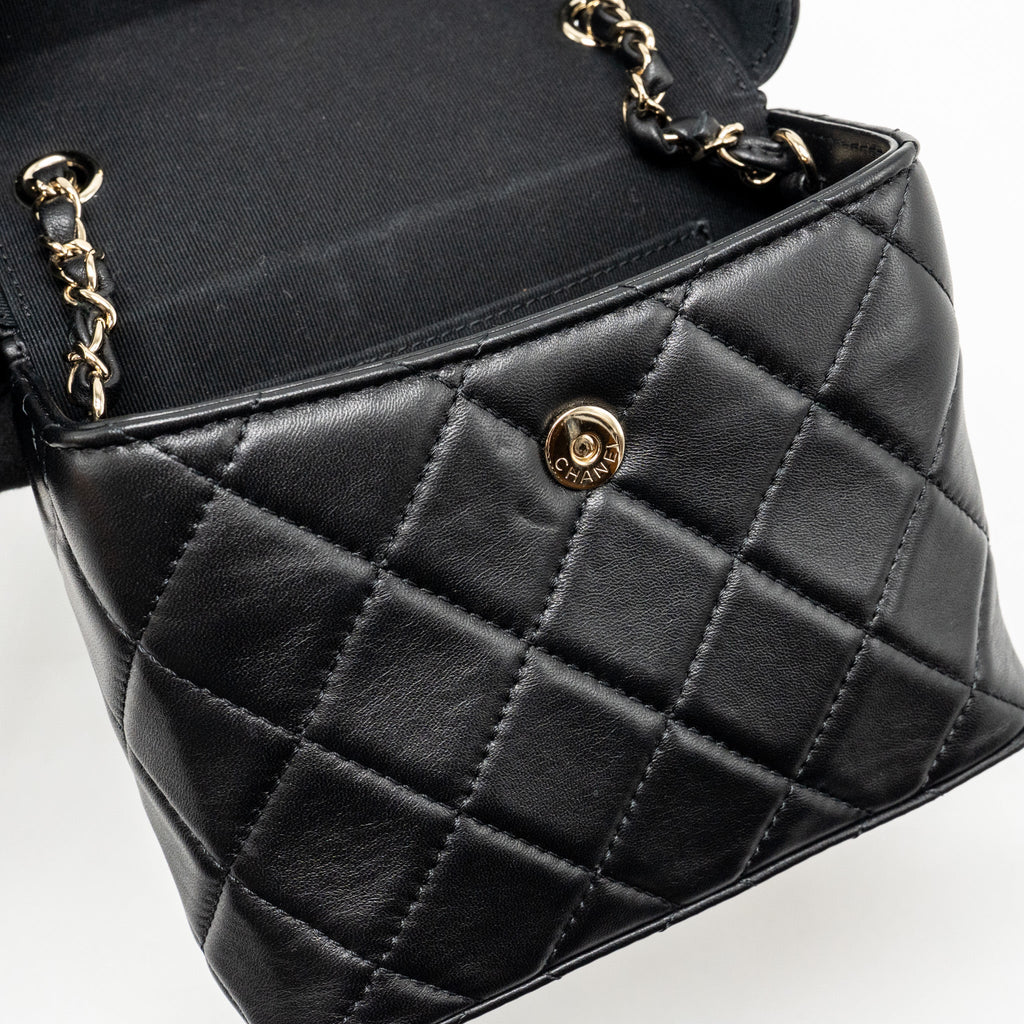 chanel-flap-vanity-with-chain-lambskin-black-lgwh-microchip