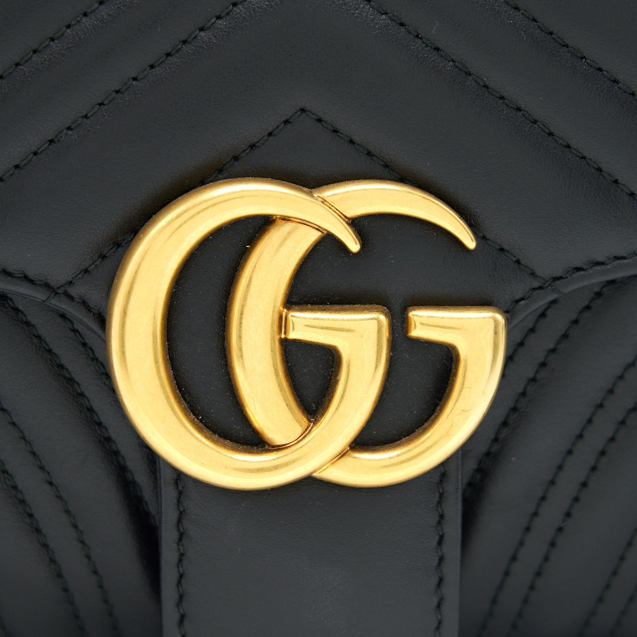 gucci-gg-marmont-small-shoulder-bag-black