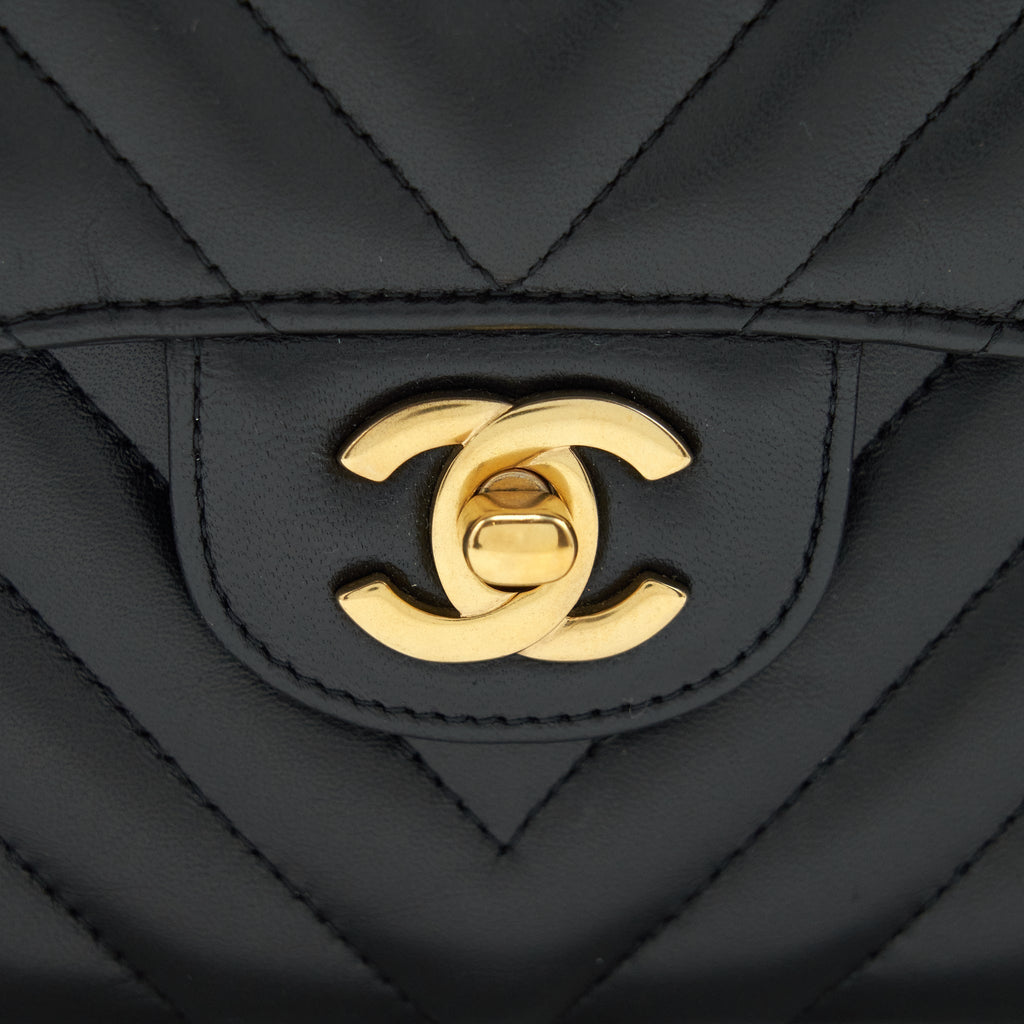 chanel-small-classic-double-flap-bag-chevron-lambskin-black-ghw
