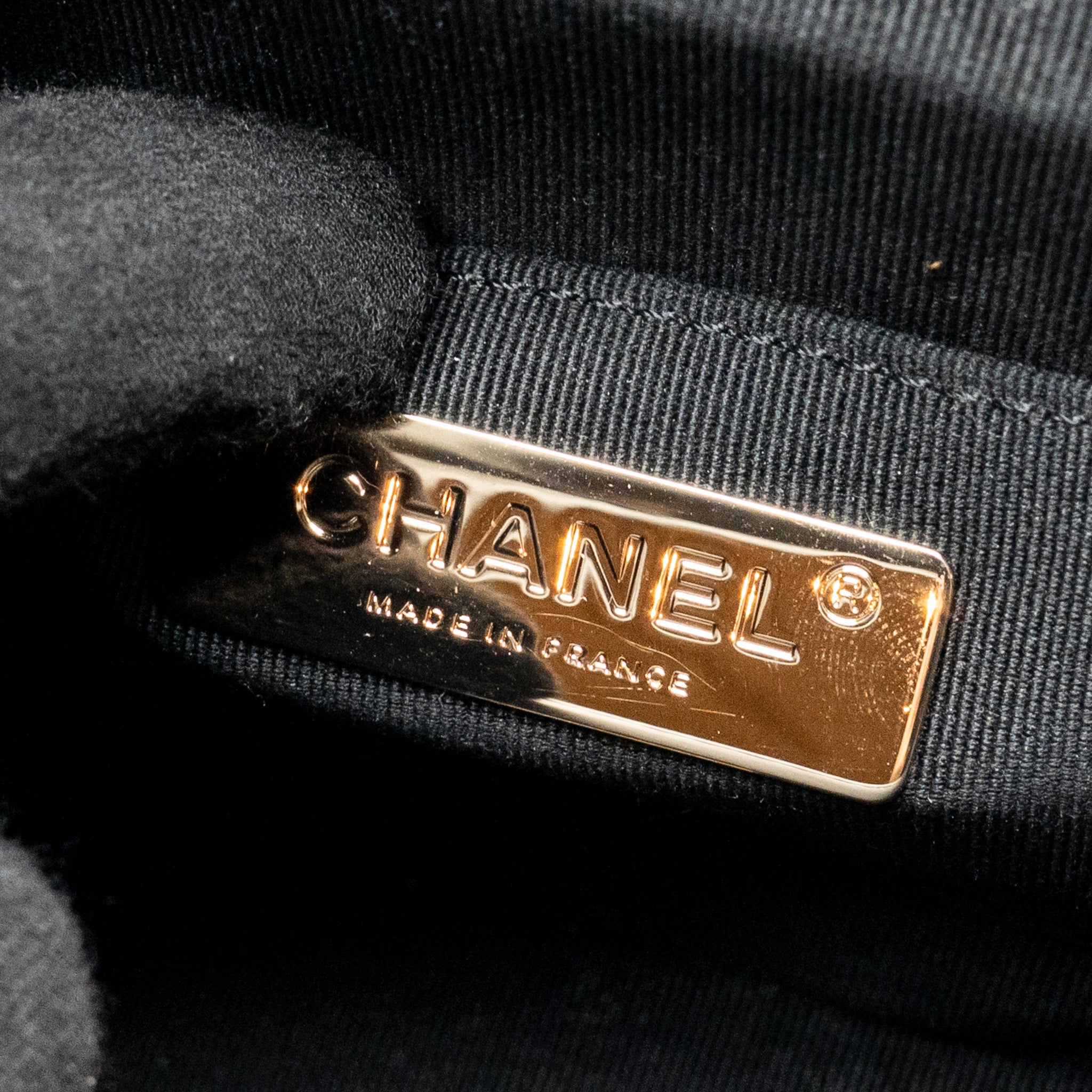 chanel-flap-vanity-with-chain-lambskin-black-lgwh-microchip