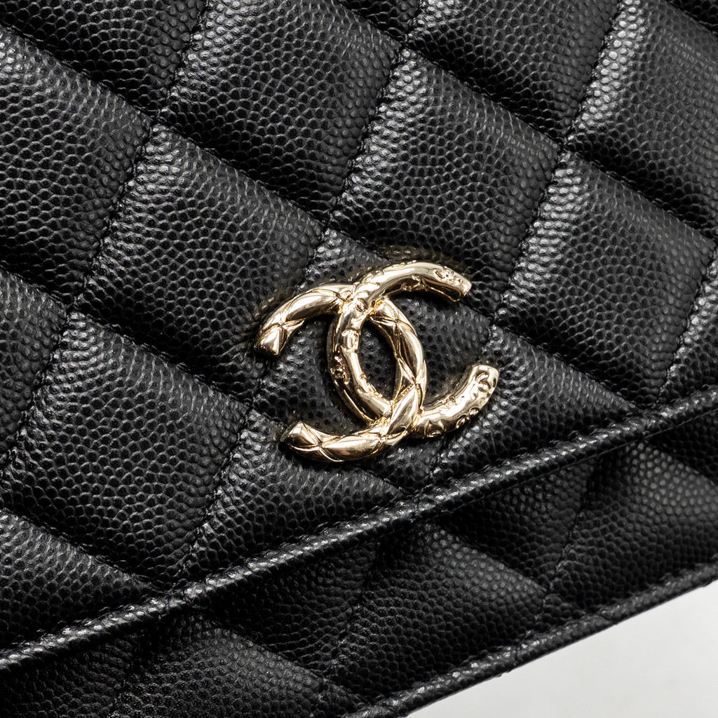 chanel-cc-logo-quilted-wallet-on-chain-caviar-black-lghw-microchip
