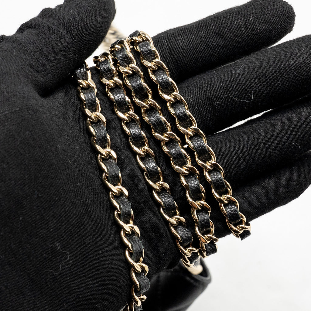 chanel-cc-logo-quilted-wallet-on-chain-caviar-black-lghw-microchip