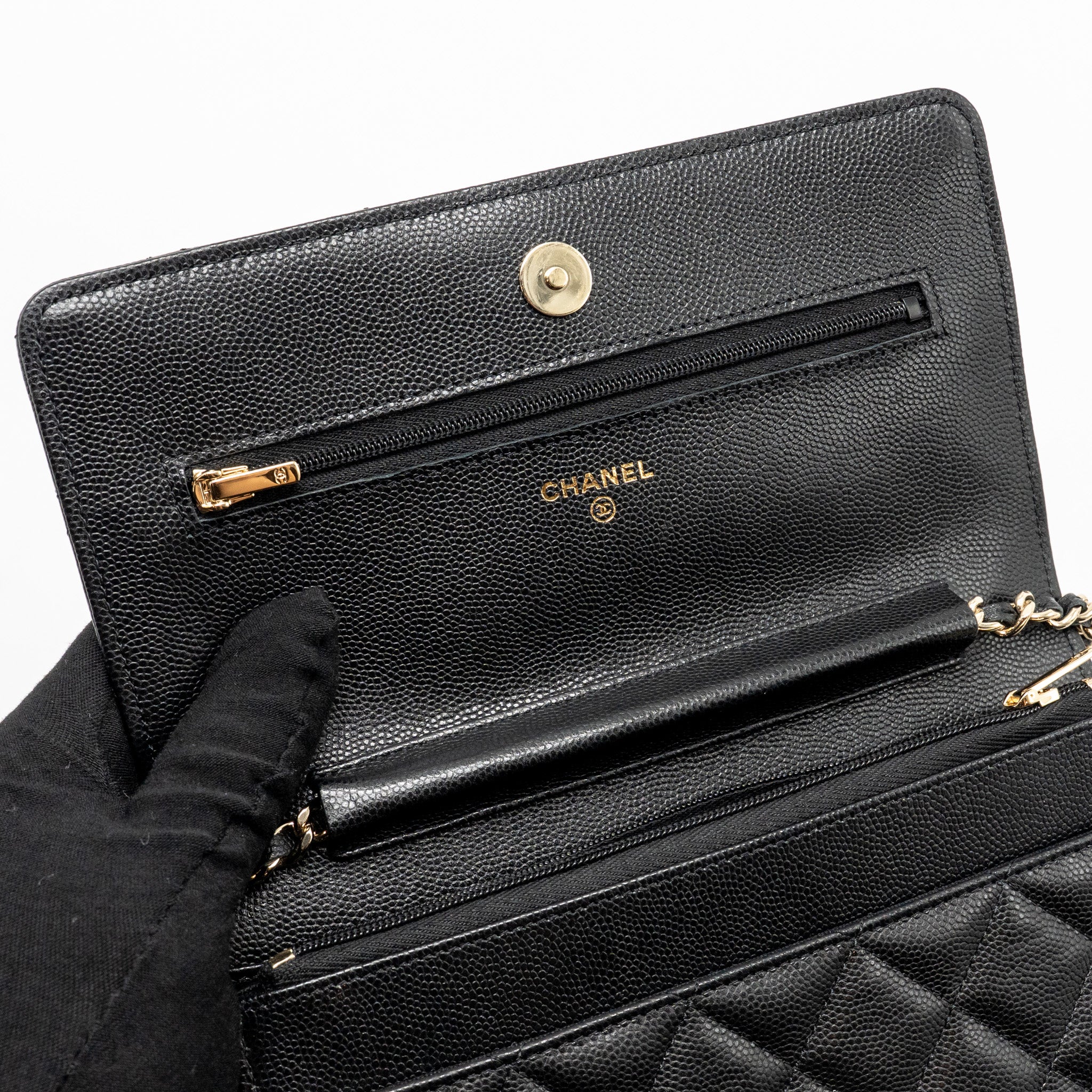 chanel-cc-logo-quilted-wallet-on-chain-caviar-black-lghw-microchip