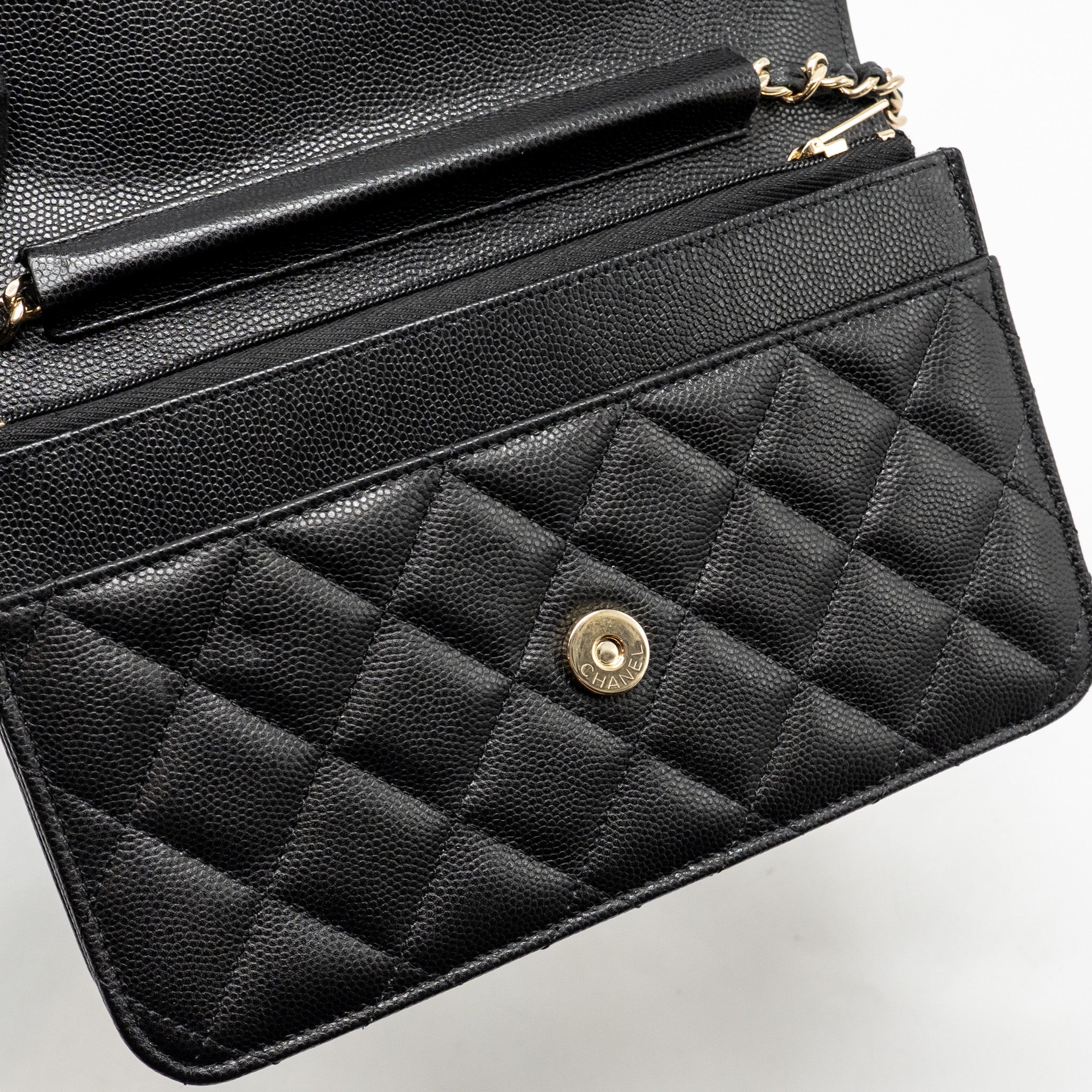 chanel-cc-logo-quilted-wallet-on-chain-caviar-black-lghw-microchip