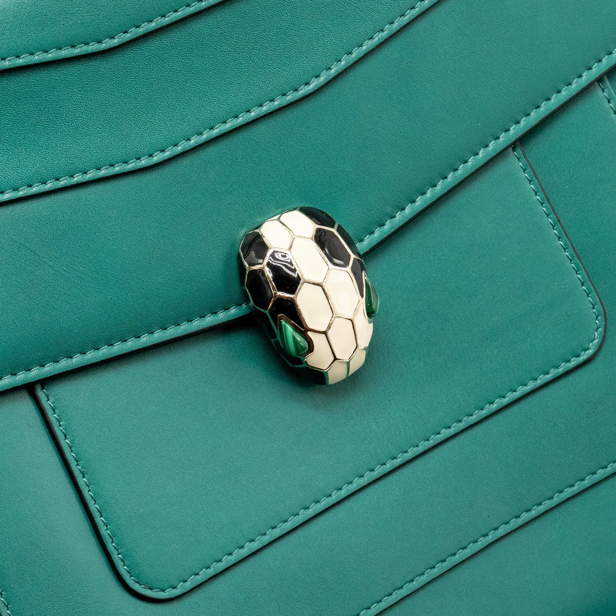 bvlgari-serpenti-forever-shoulder-bag-calfskin-green-lghw-2