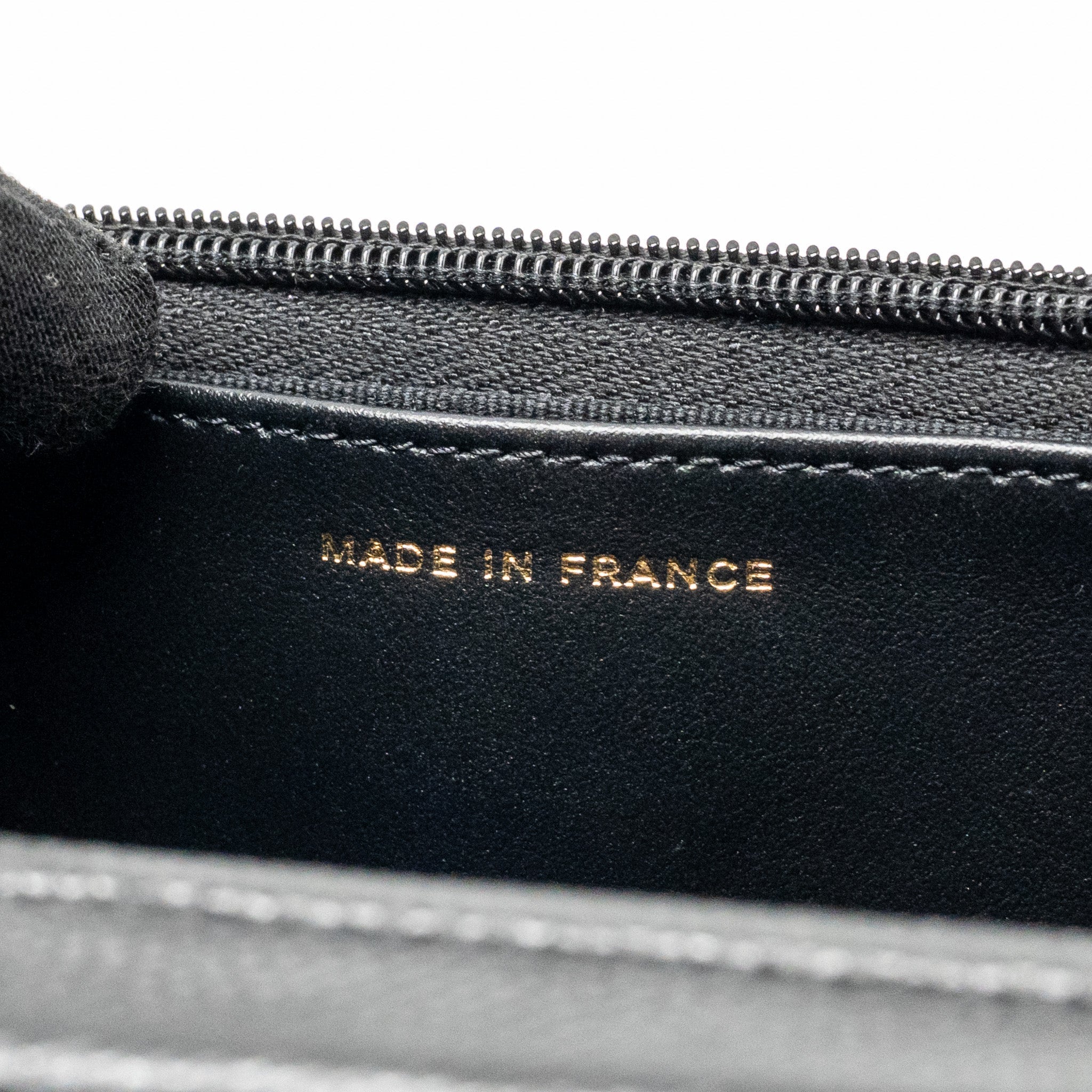 chanel-cc-logo-quilted-wallet-on-chain-caviar-black-lghw-microchip
