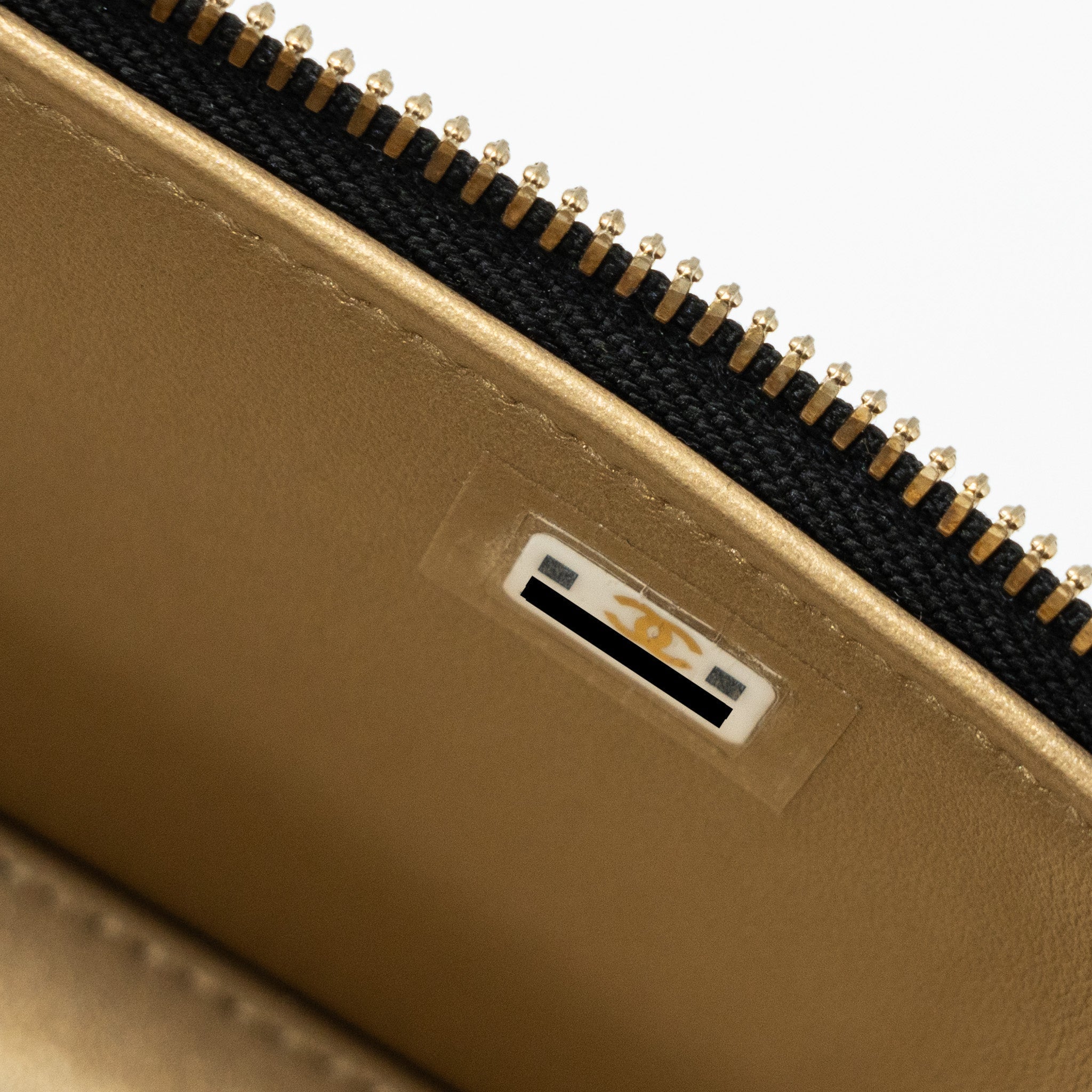 chanel-pearl-crush-long-vanity-lambskin-black-ghw-microchip-1