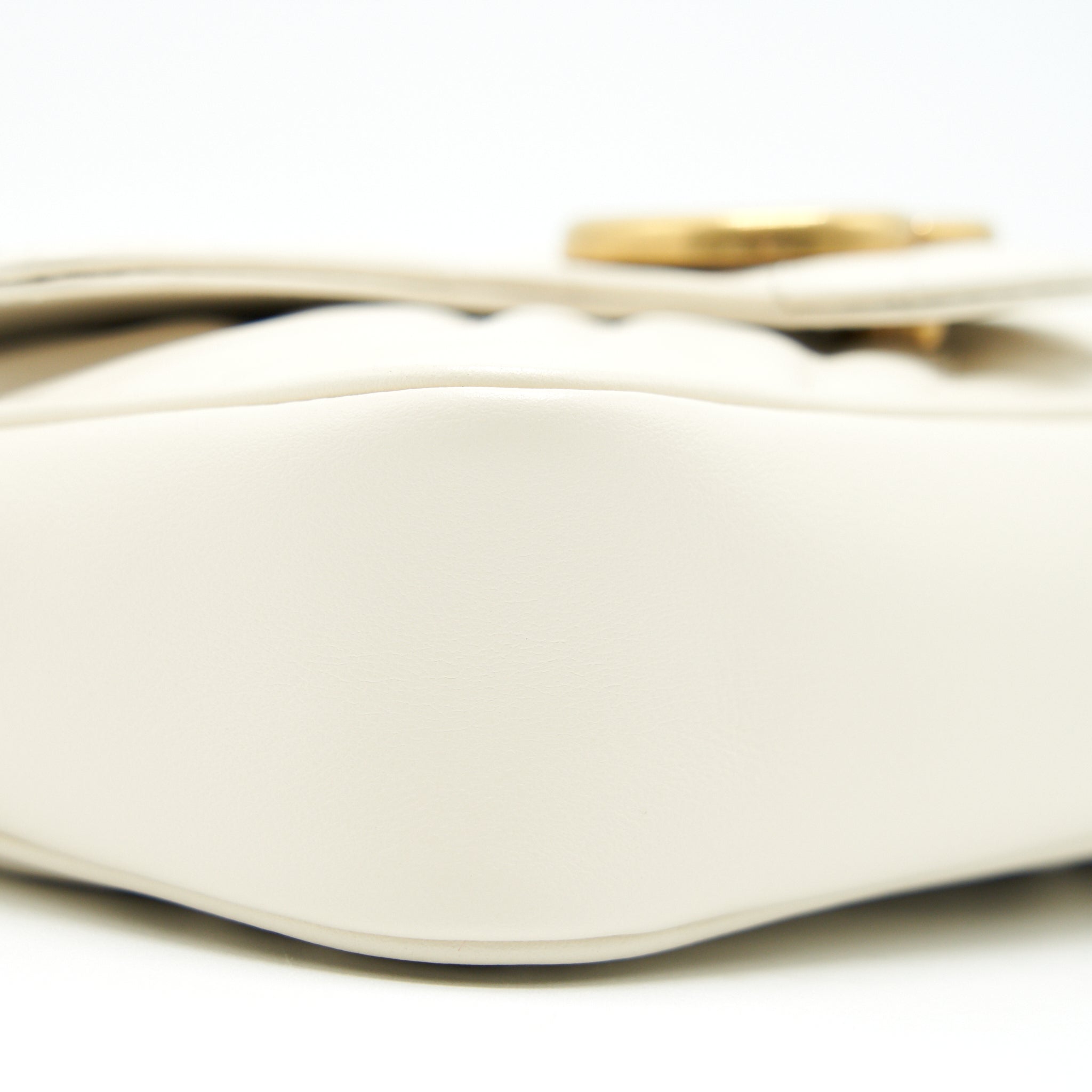 gucci-gg-marmont-super-mini-bag-in-white