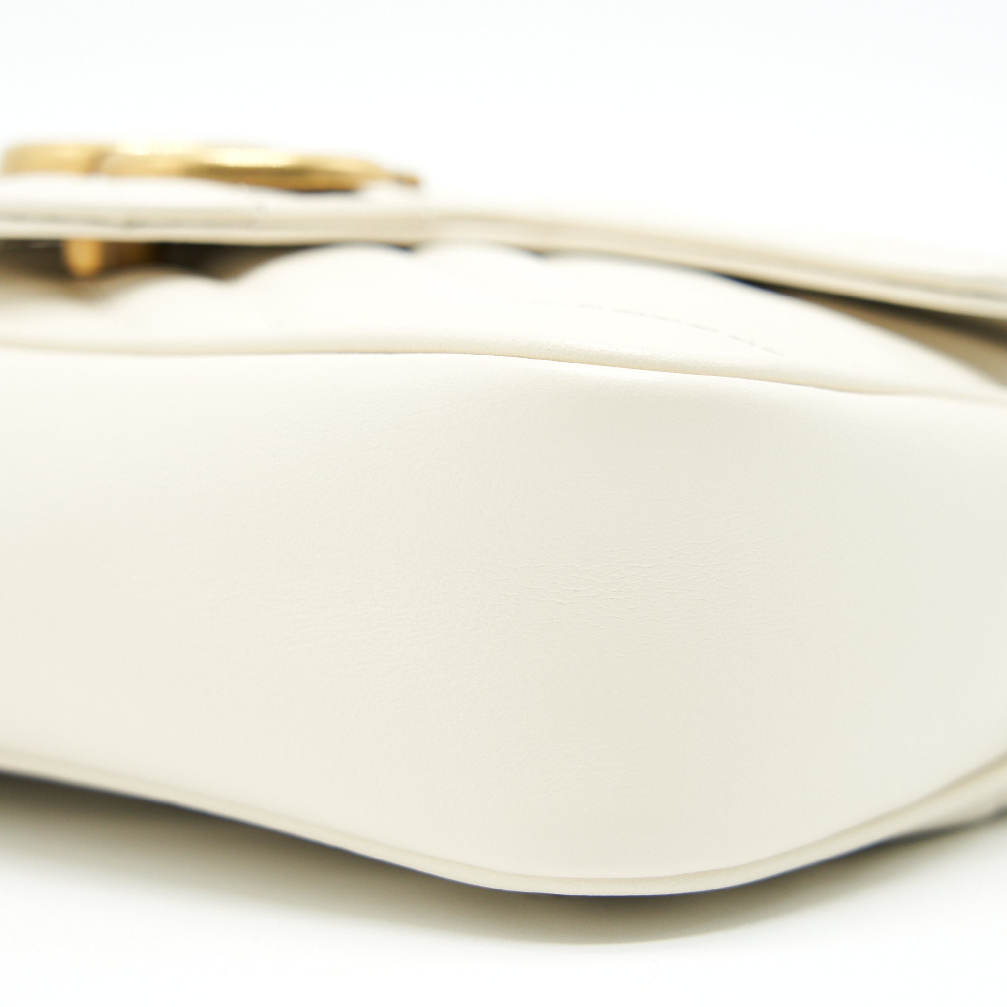 gucci-gg-marmont-super-mini-bag-in-white