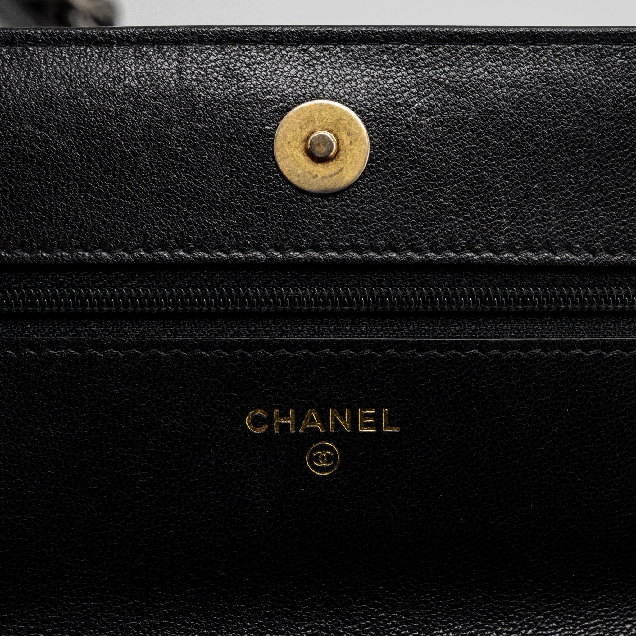 chanel-19-wallet-on-chain-lambskin-black-multicolor-hardware