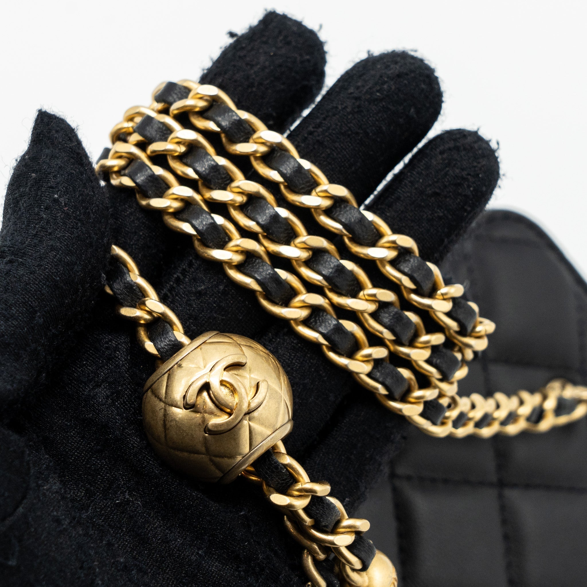 chanel-pearl-crush-long-vanity-lambskin-black-ghw-microchip-1