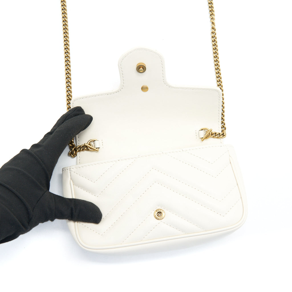 gucci-gg-marmont-super-mini-bag-in-white
