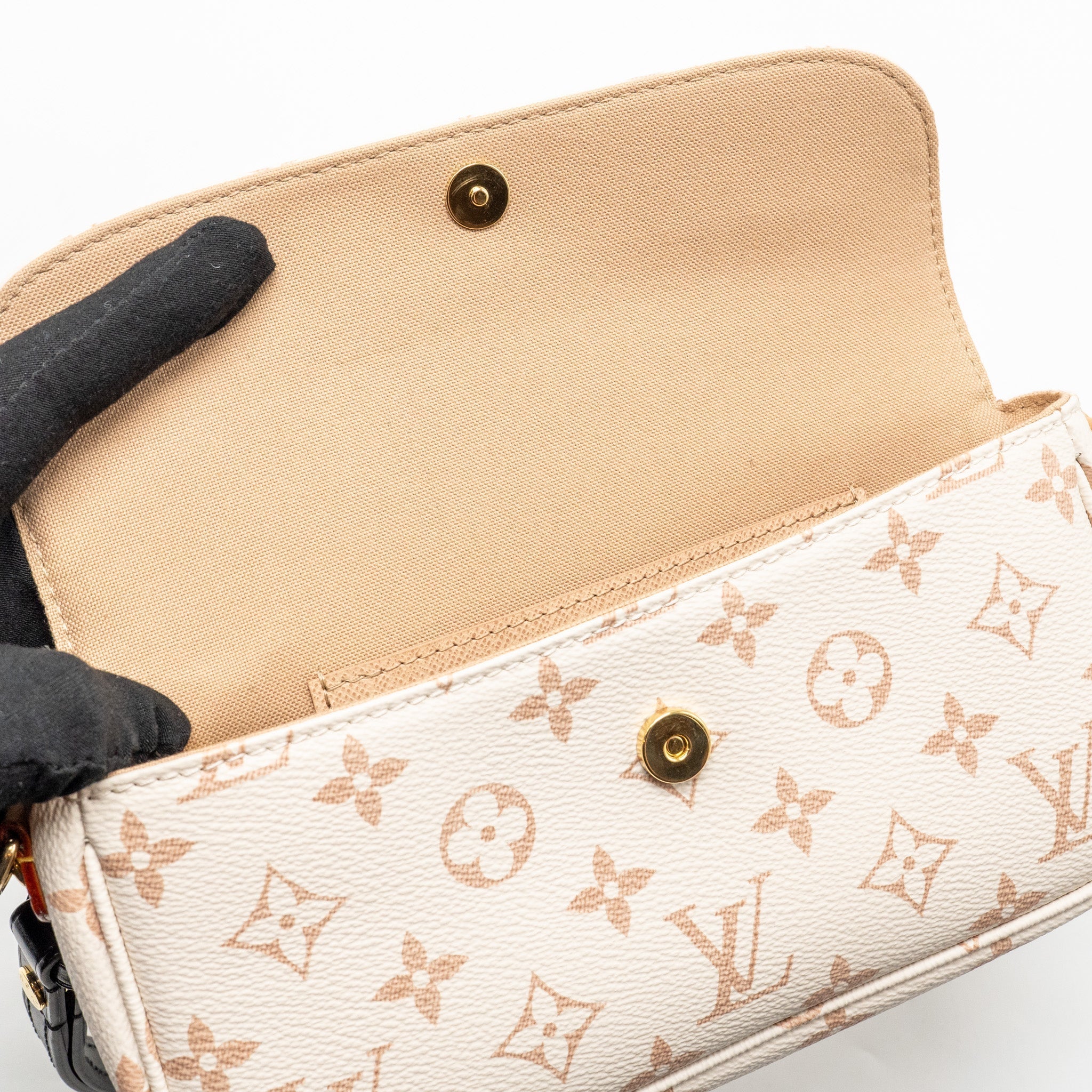 louis-vuitton-ivy-wallet-on-chain-canvas-beige-cream-ghw
