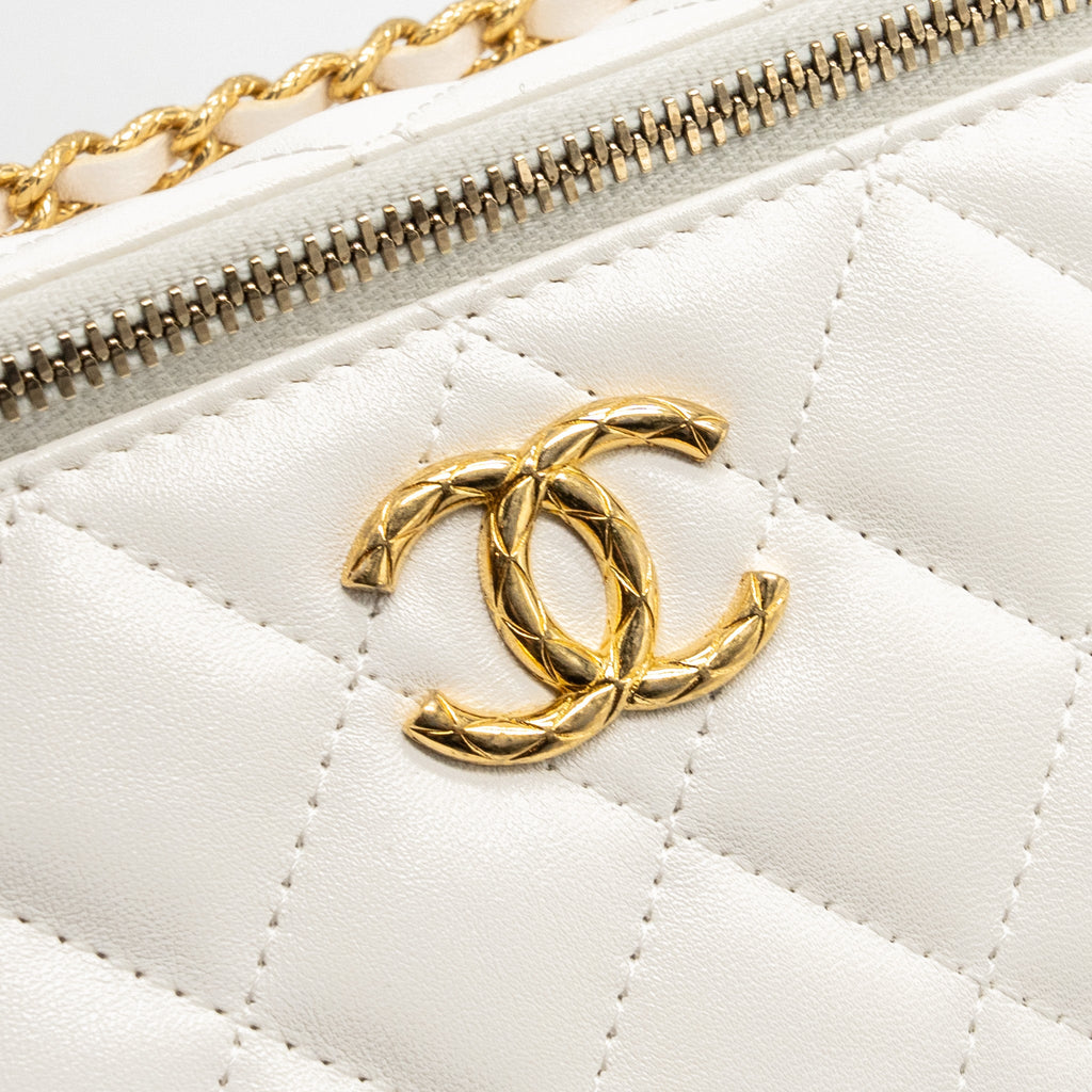 chanel-long-vanity-with-lambskin-white-ghwmicrochip