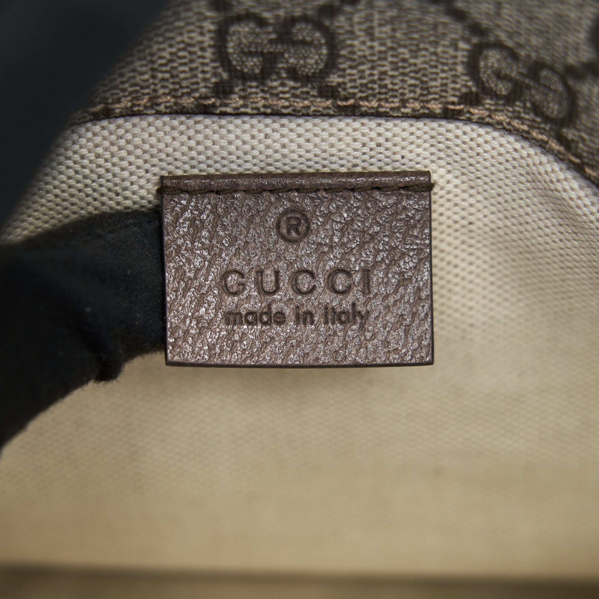 gucci-gg-supreme-canvas-belt-bag-1