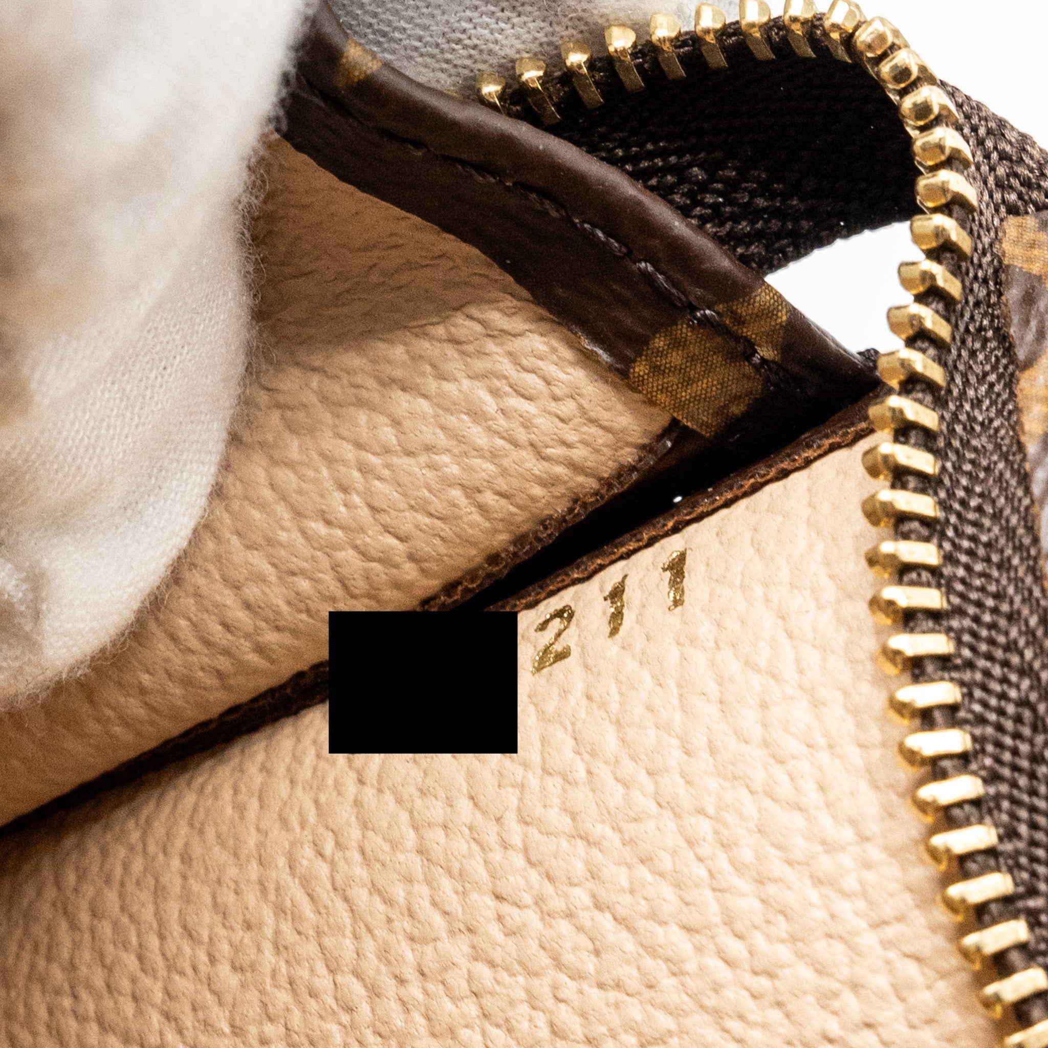 louis-vuitton-toiletry-pochette-26-monogram-canvas-ghw-12