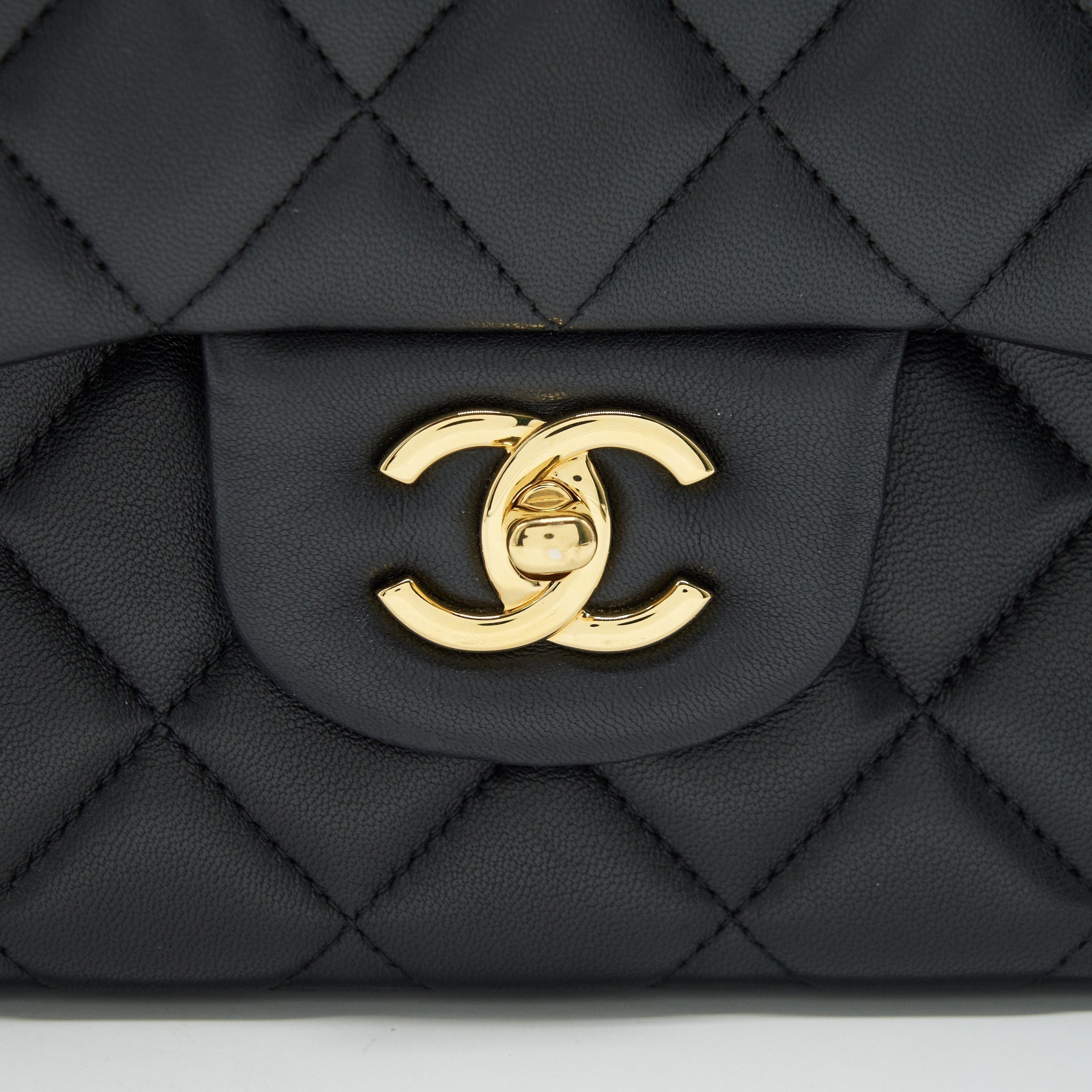 chanel-jumbo-classic-double-flap-bag-lambskin-black-ghw