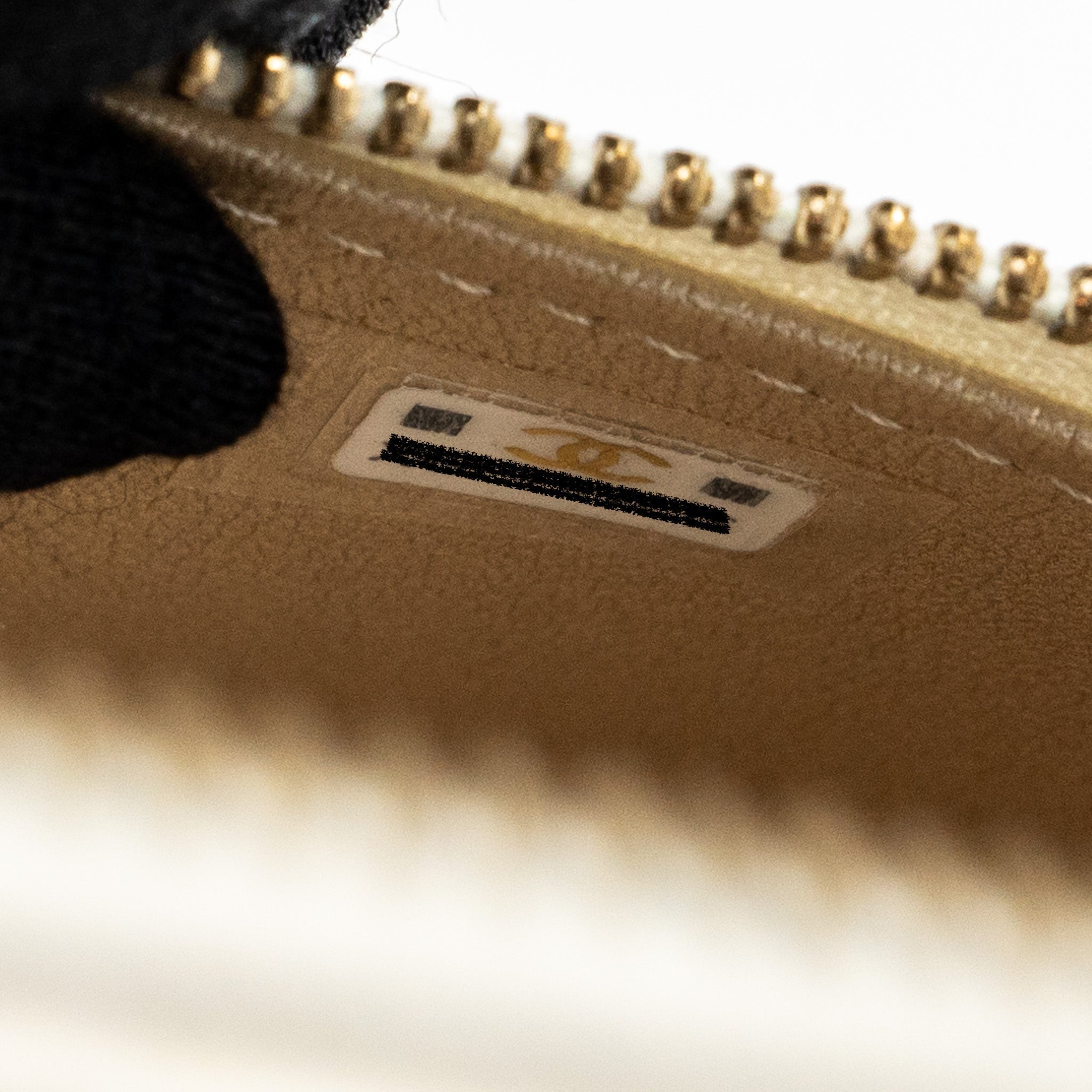 chanel-long-vanity-with-lambskin-white-ghwmicrochip