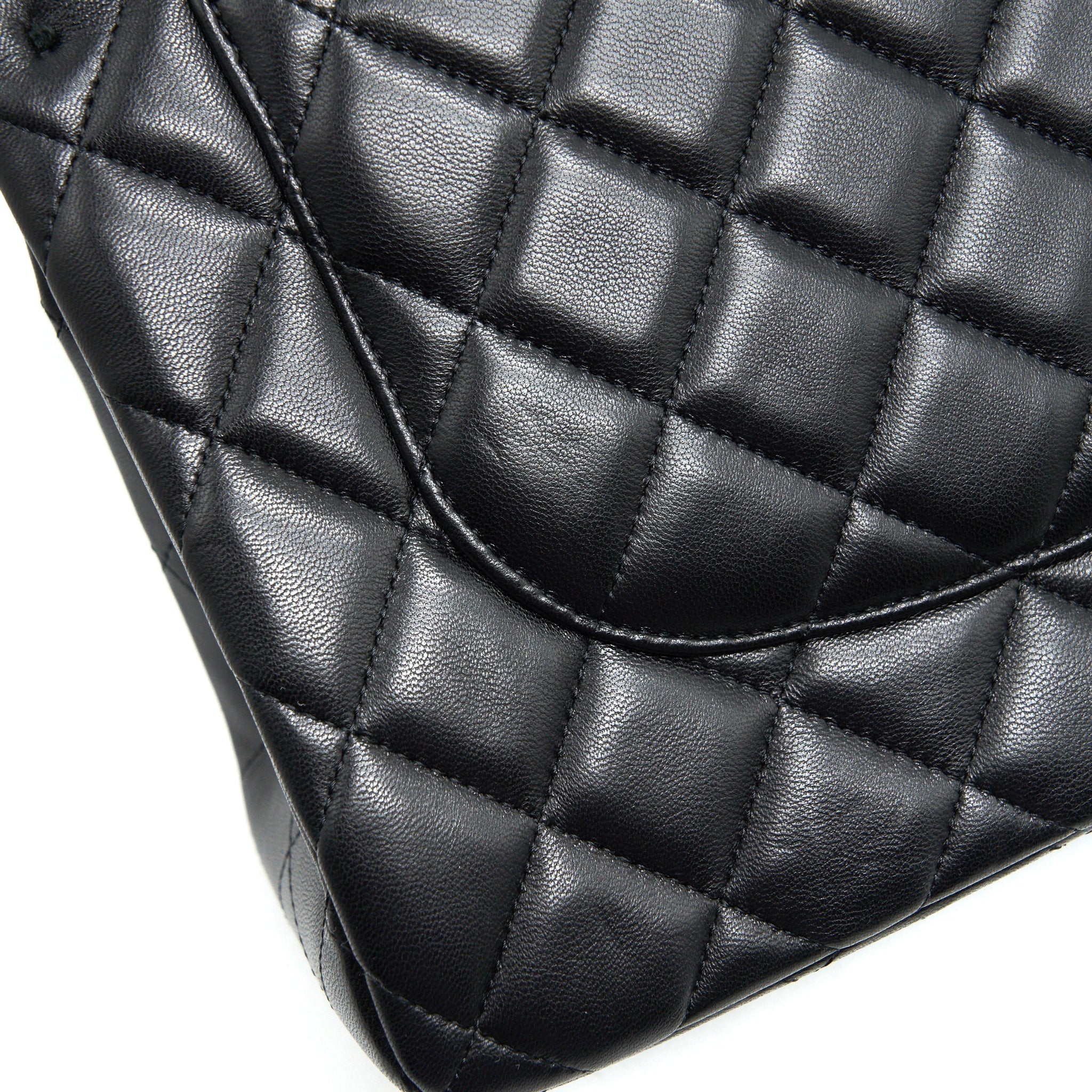 chanel-jumbo-classic-double-flap-bag-lambskin-black-ghw