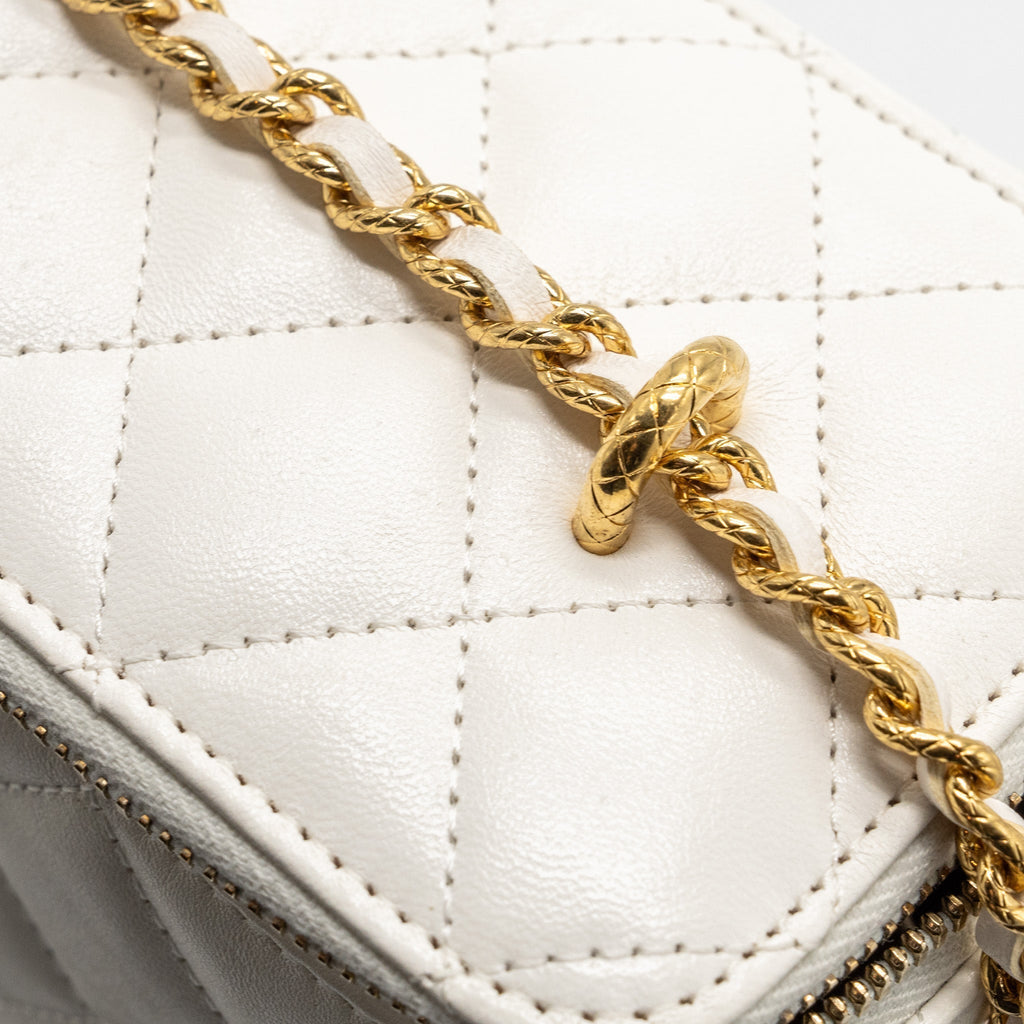 chanel-long-vanity-with-lambskin-white-ghwmicrochip