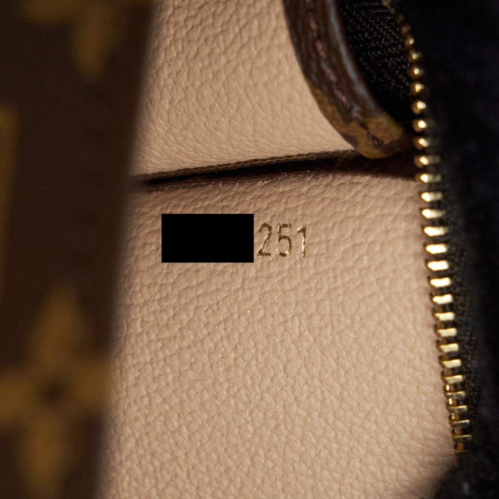 louis-vuitton-toiletry-pochette-26-monogram-canvas-ghw