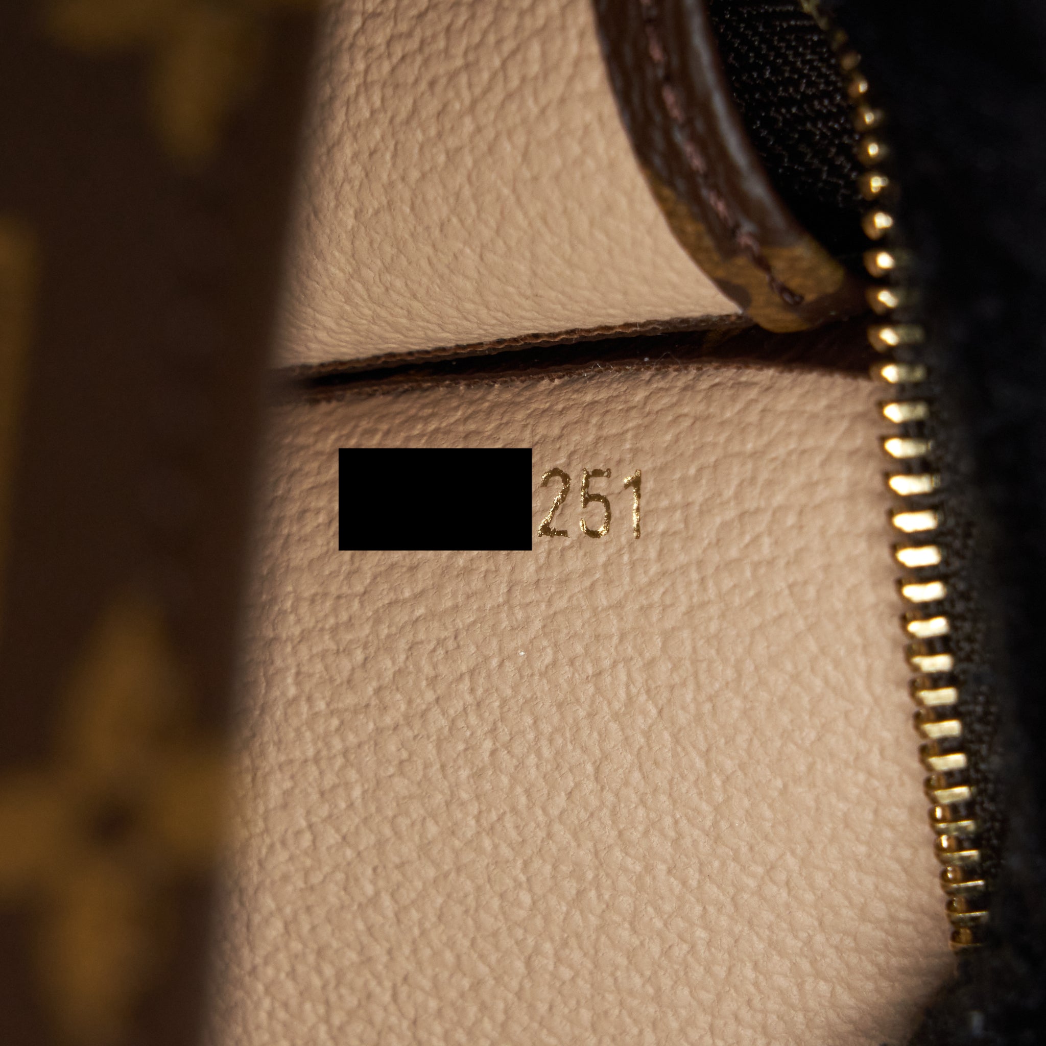 louis-vuitton-toiletry-pochette-26-monogram-canvas-ghw