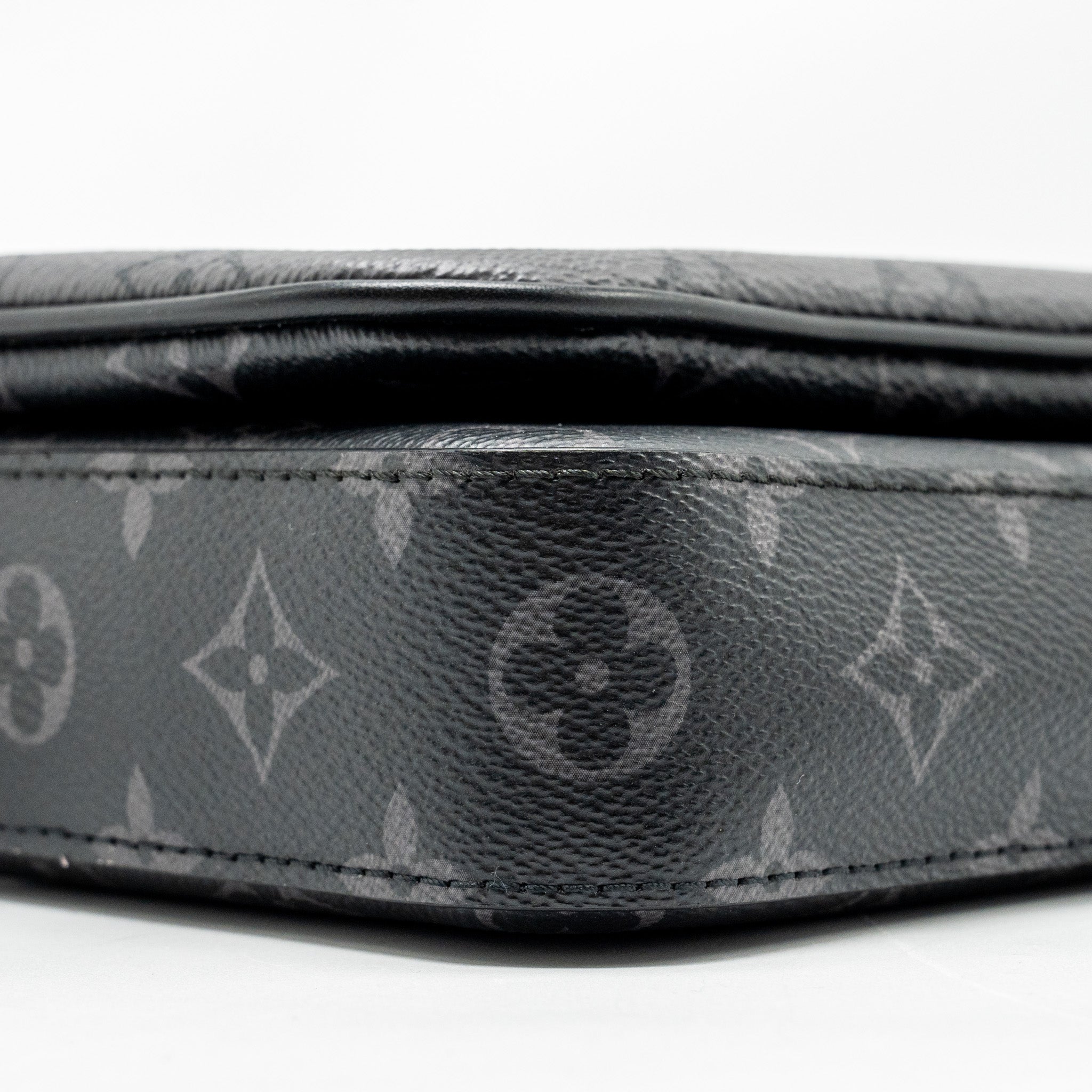 louis-vuitton-trio-messanger-monogram-eclipse-canvas-black-black-hardware