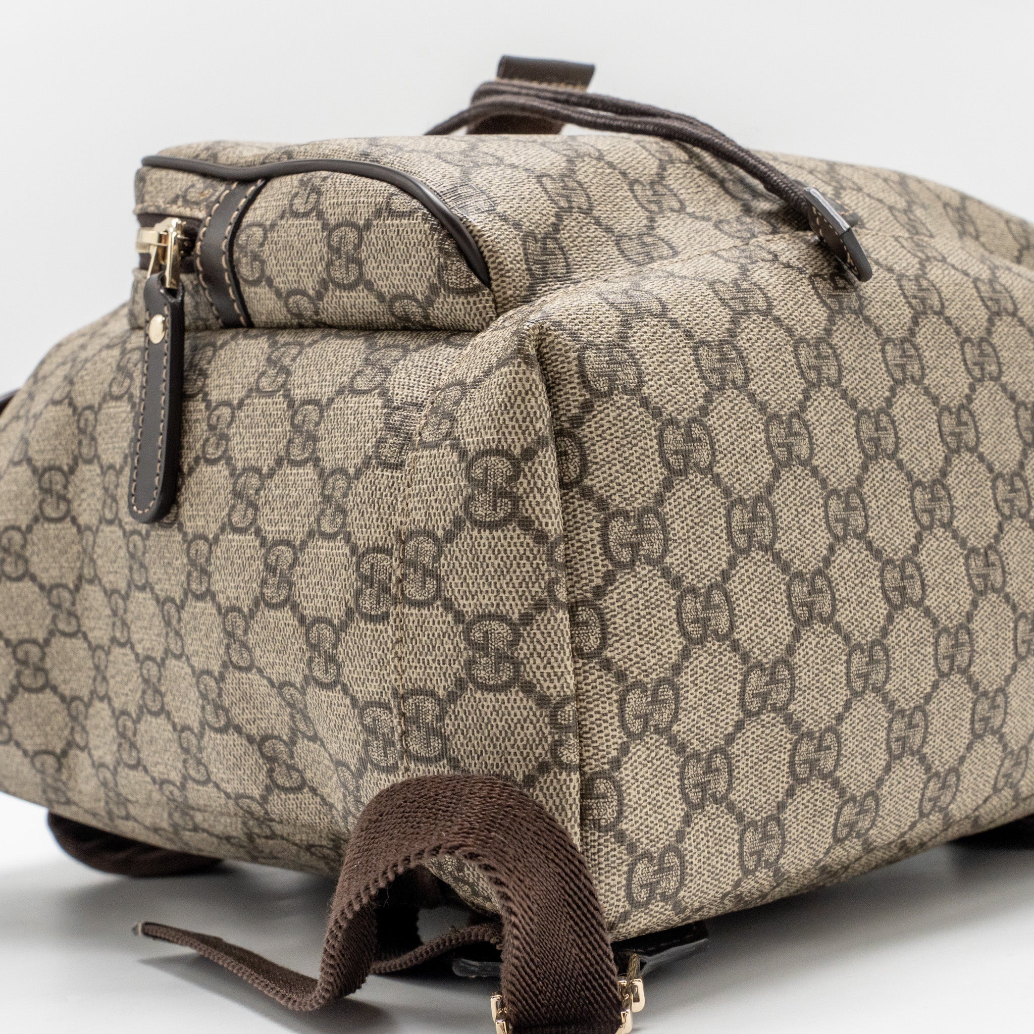gucci-single-buckle-backpack-gg-supreme-canvas-brown-shw