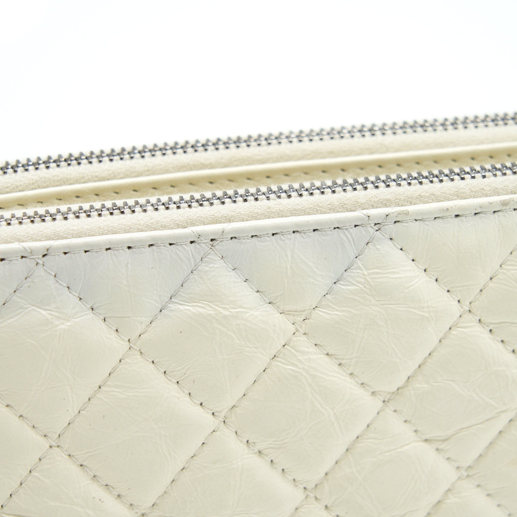 chanel-gabrielle-clutch-on-chain-aged-calfskin-white-with-silver-and-gold-hardware