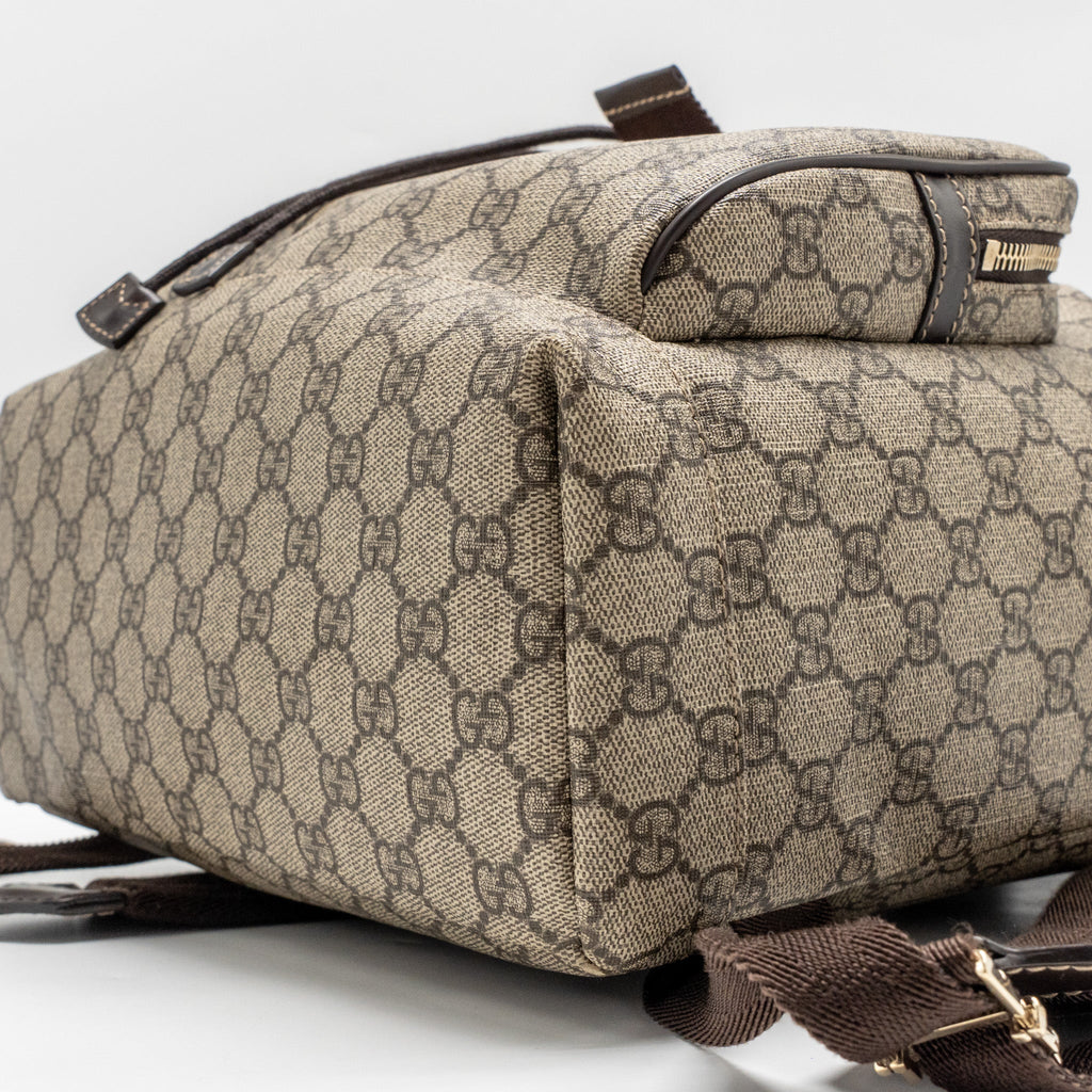 gucci-single-buckle-backpack-gg-supreme-canvas-brown-shw