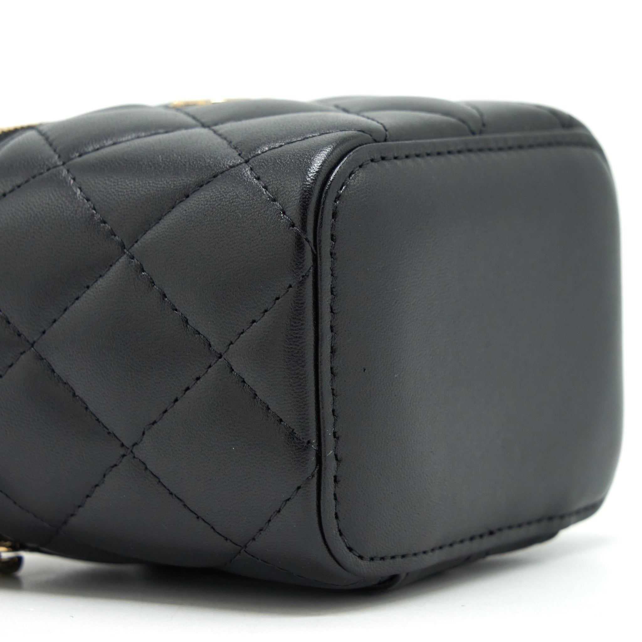 chanel-top-handle-mini-vanity-with-chain-lambskin-black-lghw