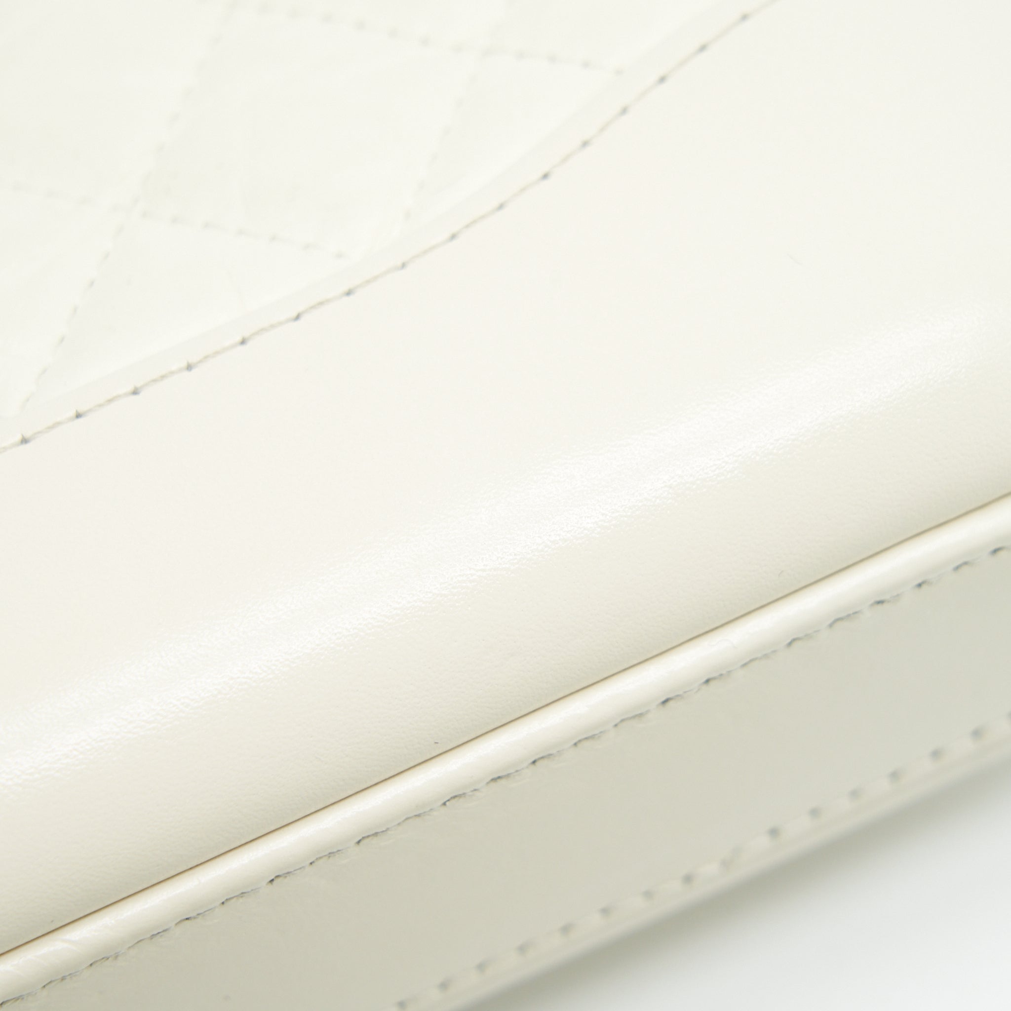 chanel-gabrielle-clutch-on-chain-aged-calfskin-white-with-silver-and-gold-hardware