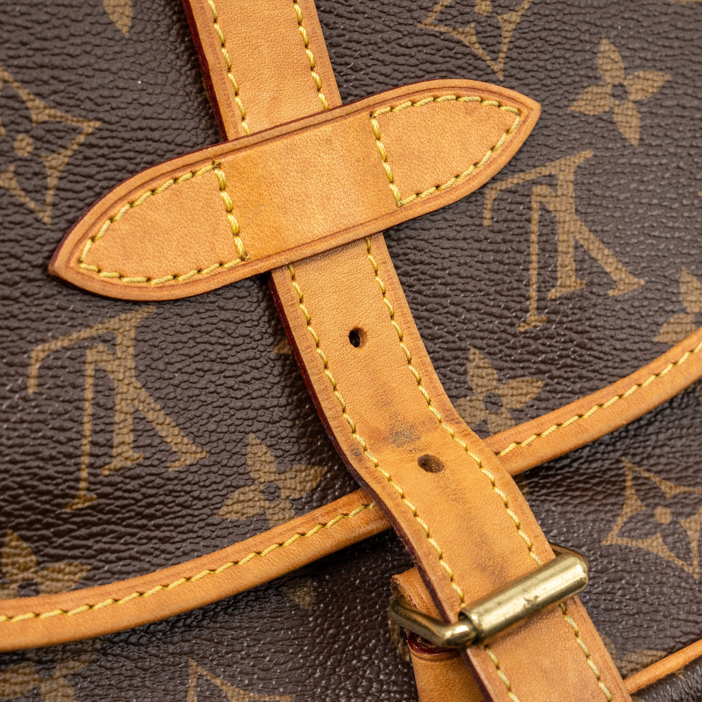 louis-vuitton-vintage-saumur-bag-monogram-canvas-ghw