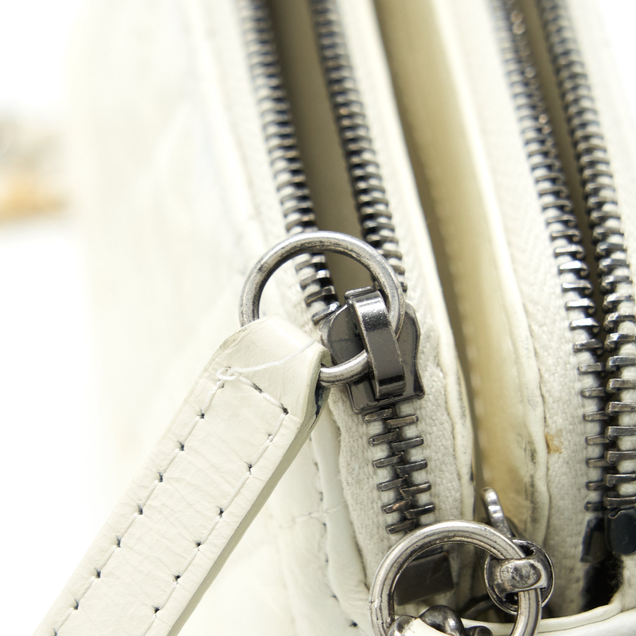 chanel-gabrielle-clutch-on-chain-aged-calfskin-white-with-silver-and-gold-hardware