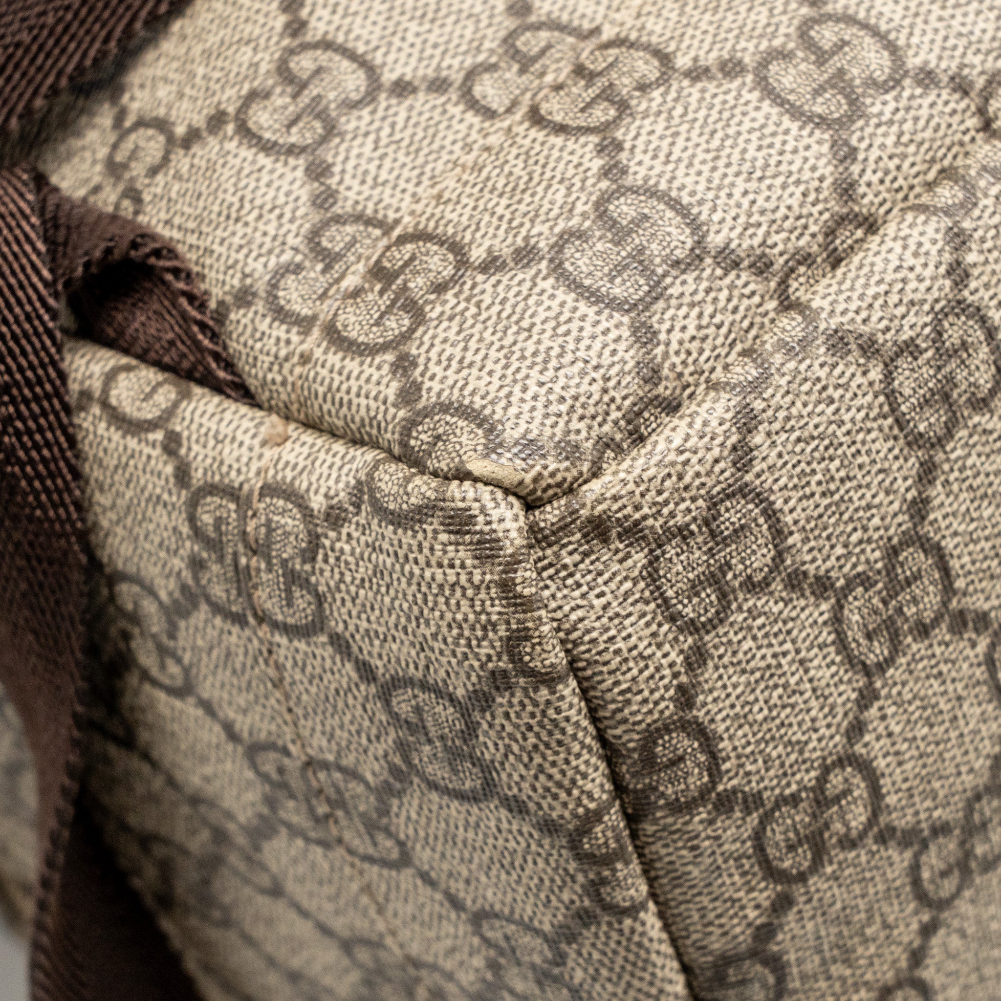 gucci-single-buckle-backpack-gg-supreme-canvas-brown-shw