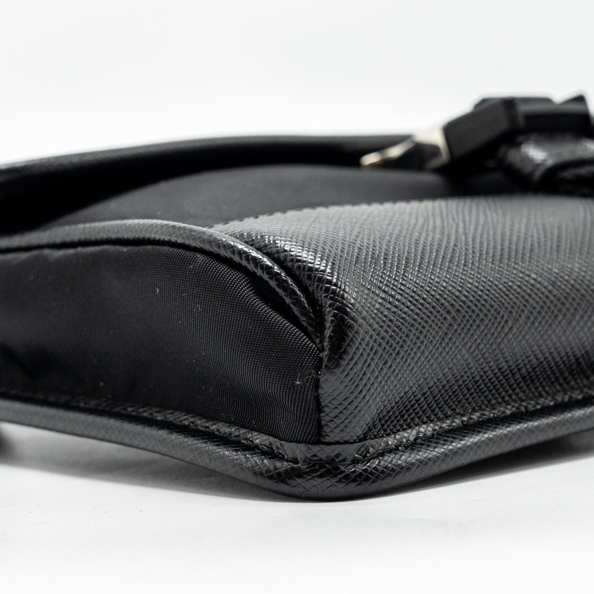 prada-smartphone-case-re-nylon-and-saffiano-leather-black-shw