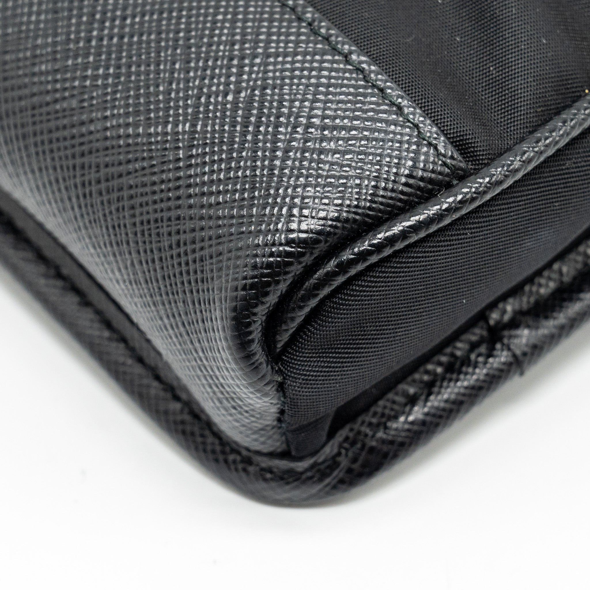 prada-smartphone-case-re-nylon-and-saffiano-leather-black-shw
