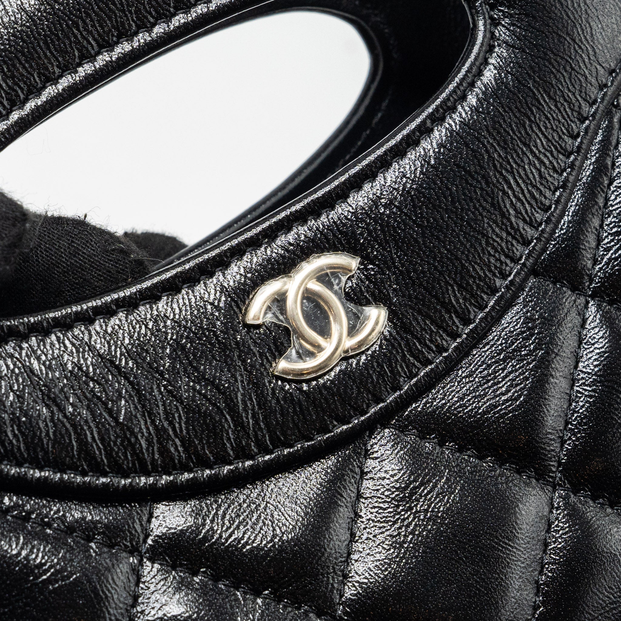 chanel-24s-31-mini-clutch-with-chain-shiny-lambskin-black-lghw