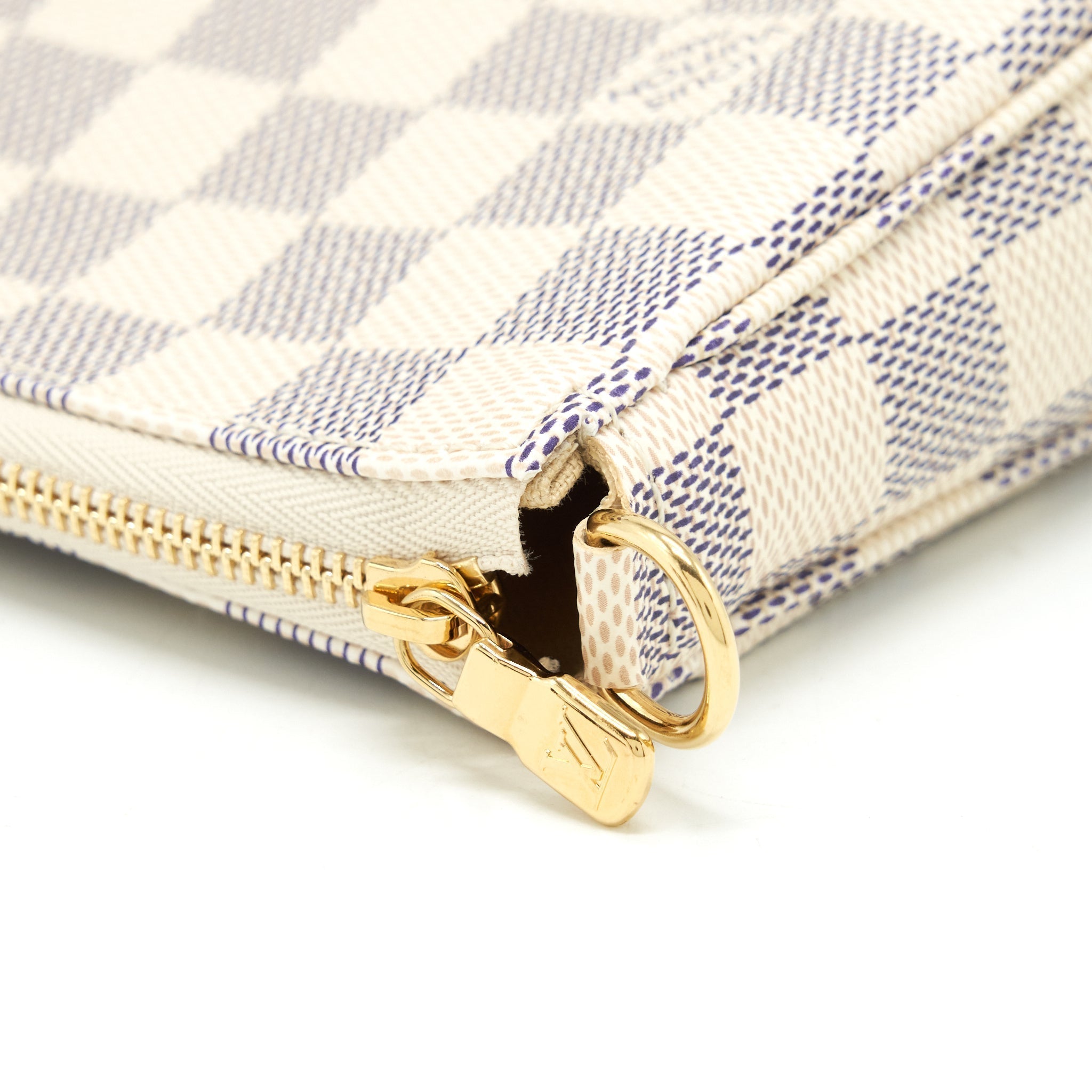 louis-vuitton-pochette-accessories-damier-azur-year-2022