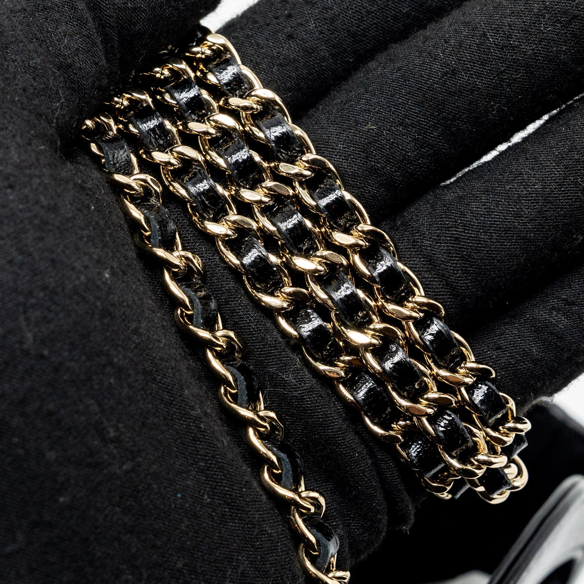 chanel-24s-31-mini-clutch-with-chain-shiny-lambskin-black-lghw