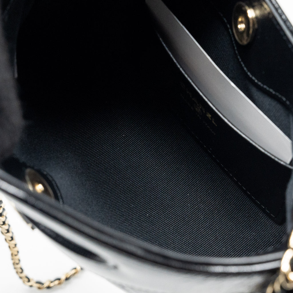 chanel-24s-31-mini-clutch-with-chain-shiny-lambskin-black-lghw