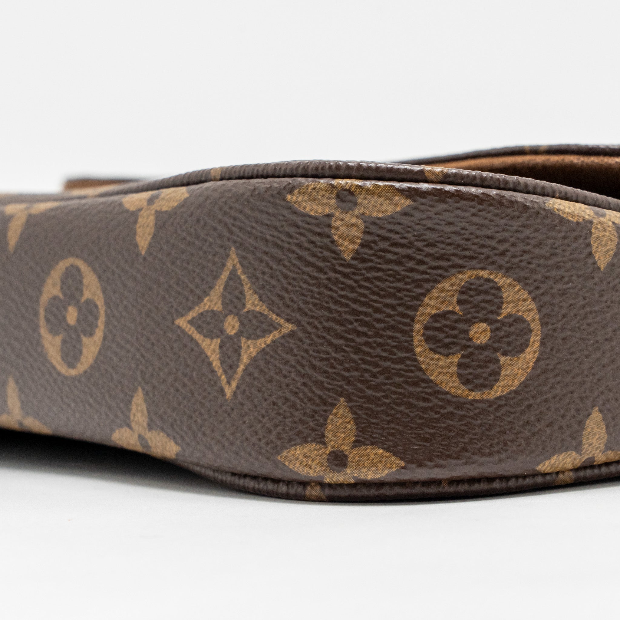 louis-vuitton-ivy-wallet-on-chain-monogram-canvas-ghw