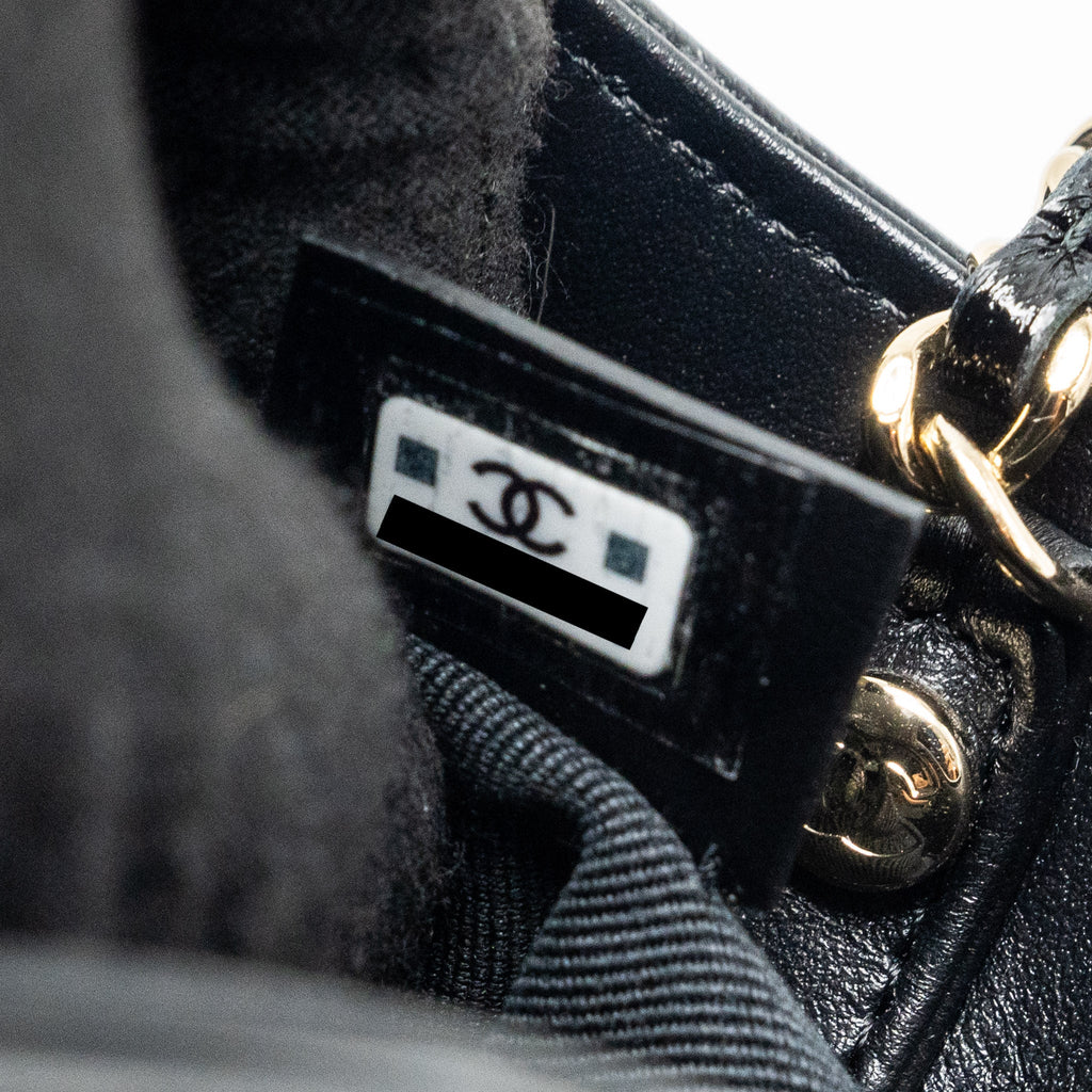 chanel-24s-31-mini-clutch-with-chain-shiny-lambskin-black-lghw