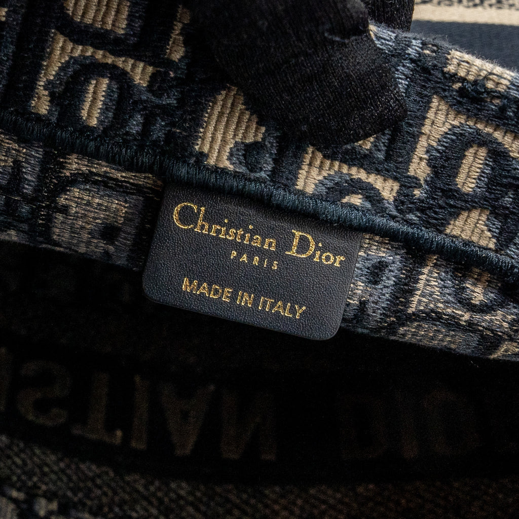 dior-large-book-tote-ecru-and-blue-dior-oblique-embroidery
