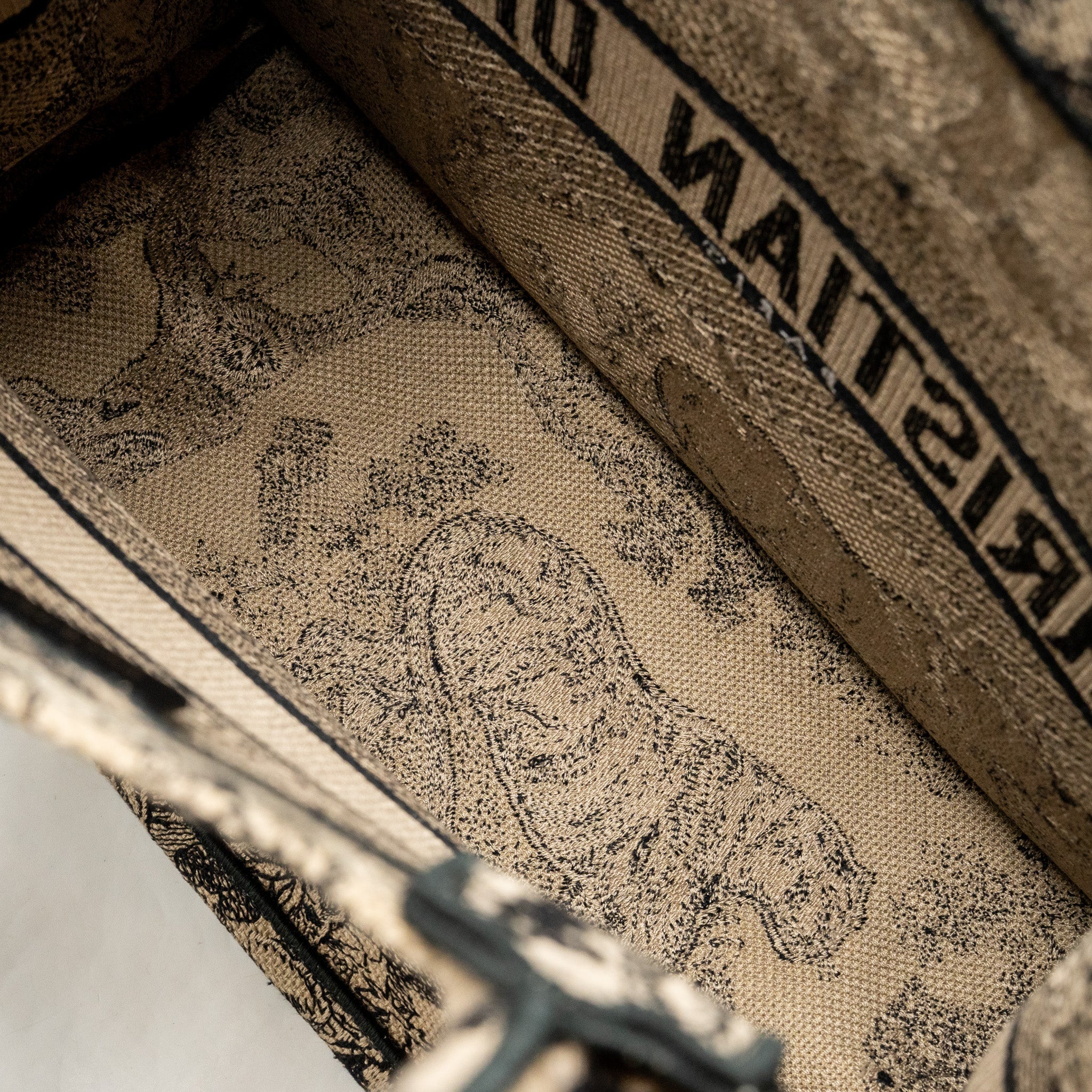 dior-medium-dior-book-tote-toile-de-jouy-reverse-embroidery-canvas-beige