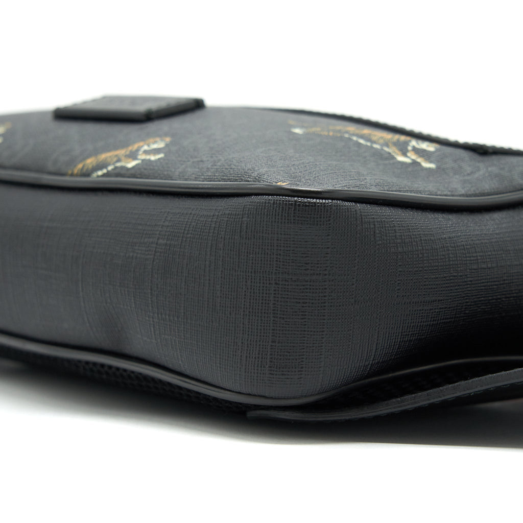 gucci-gg-supreme-tiger-belt-bag-black