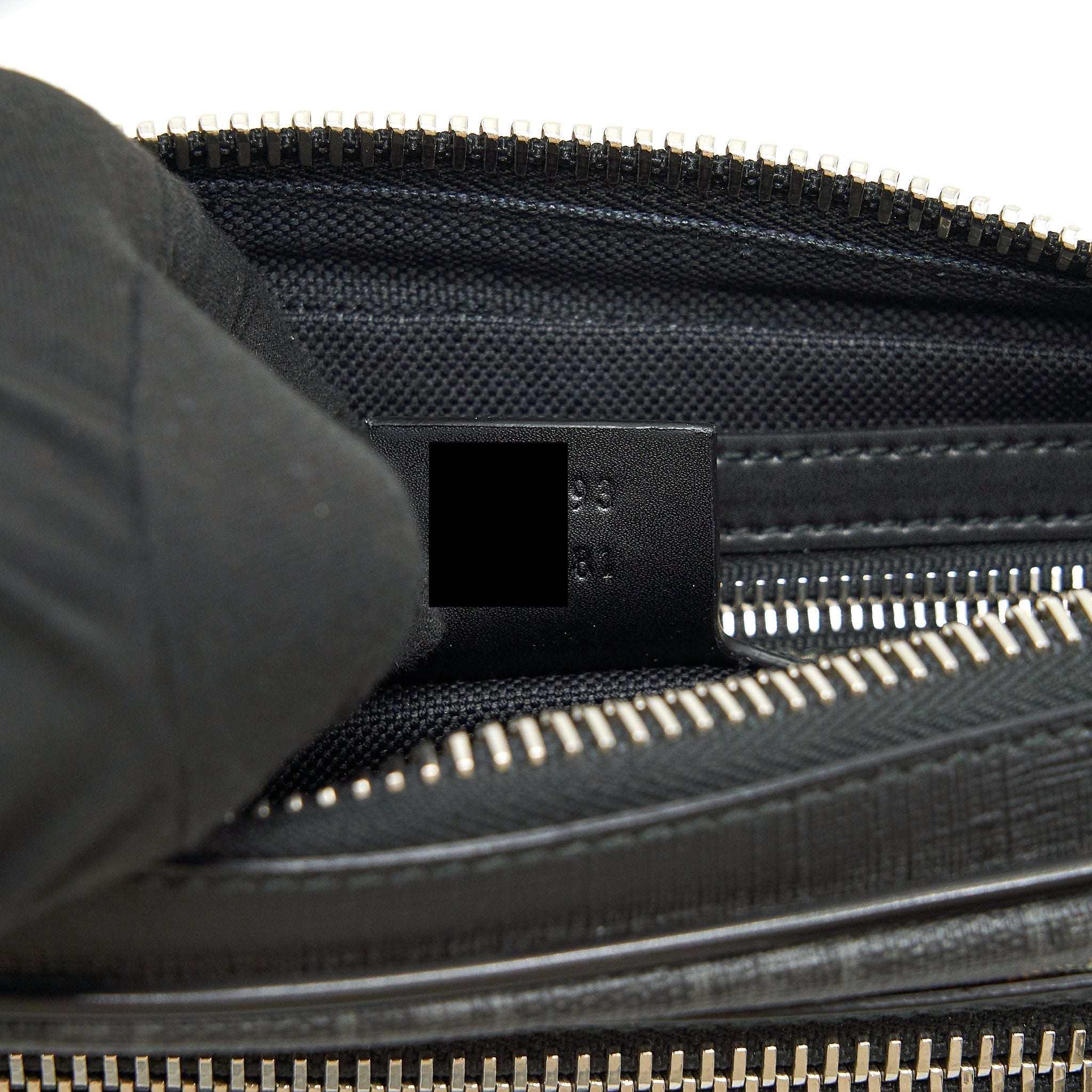 gucci-gg-supreme-tiger-belt-bag-black