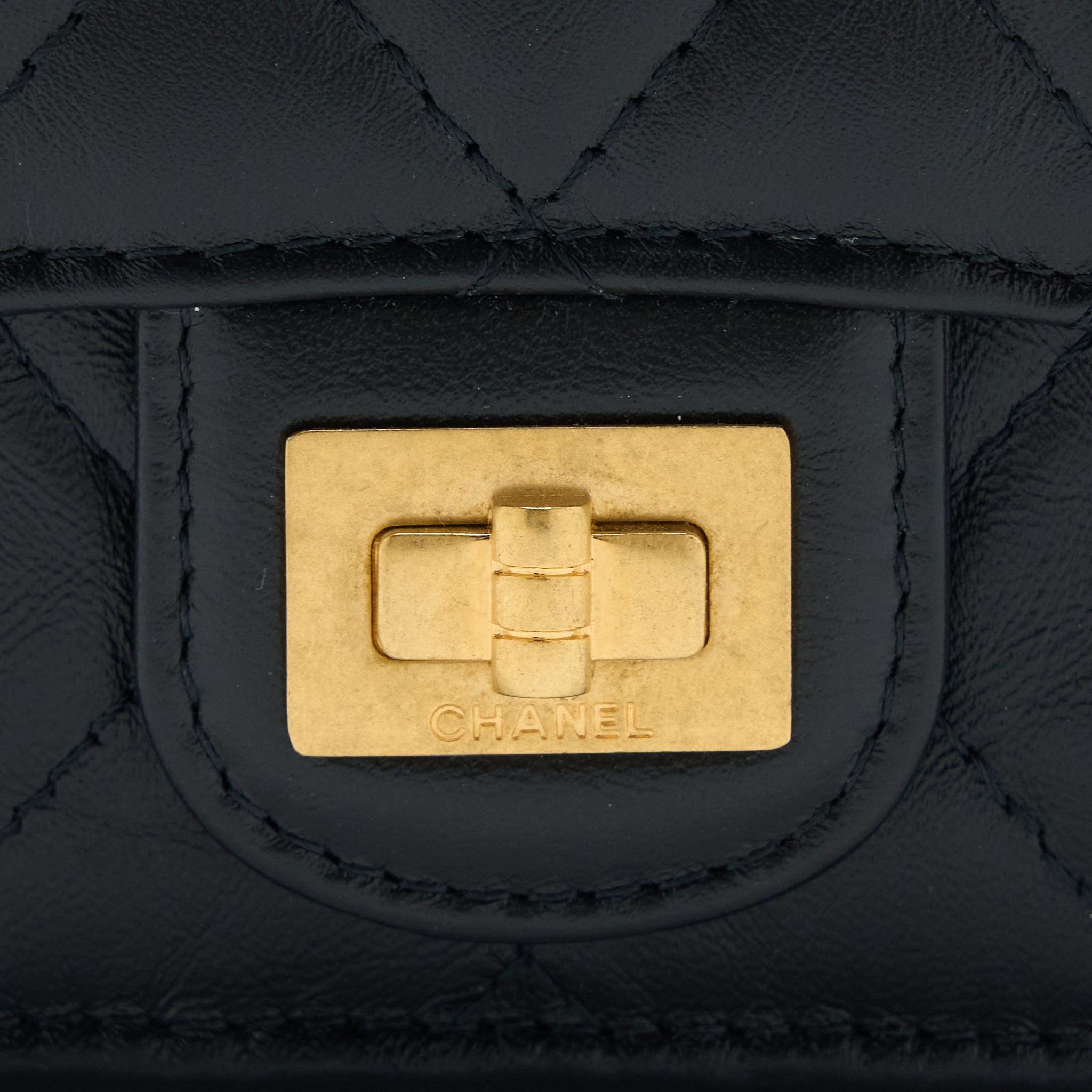 chanel-reissue-compact-wallet-calfskin-black-ghw
