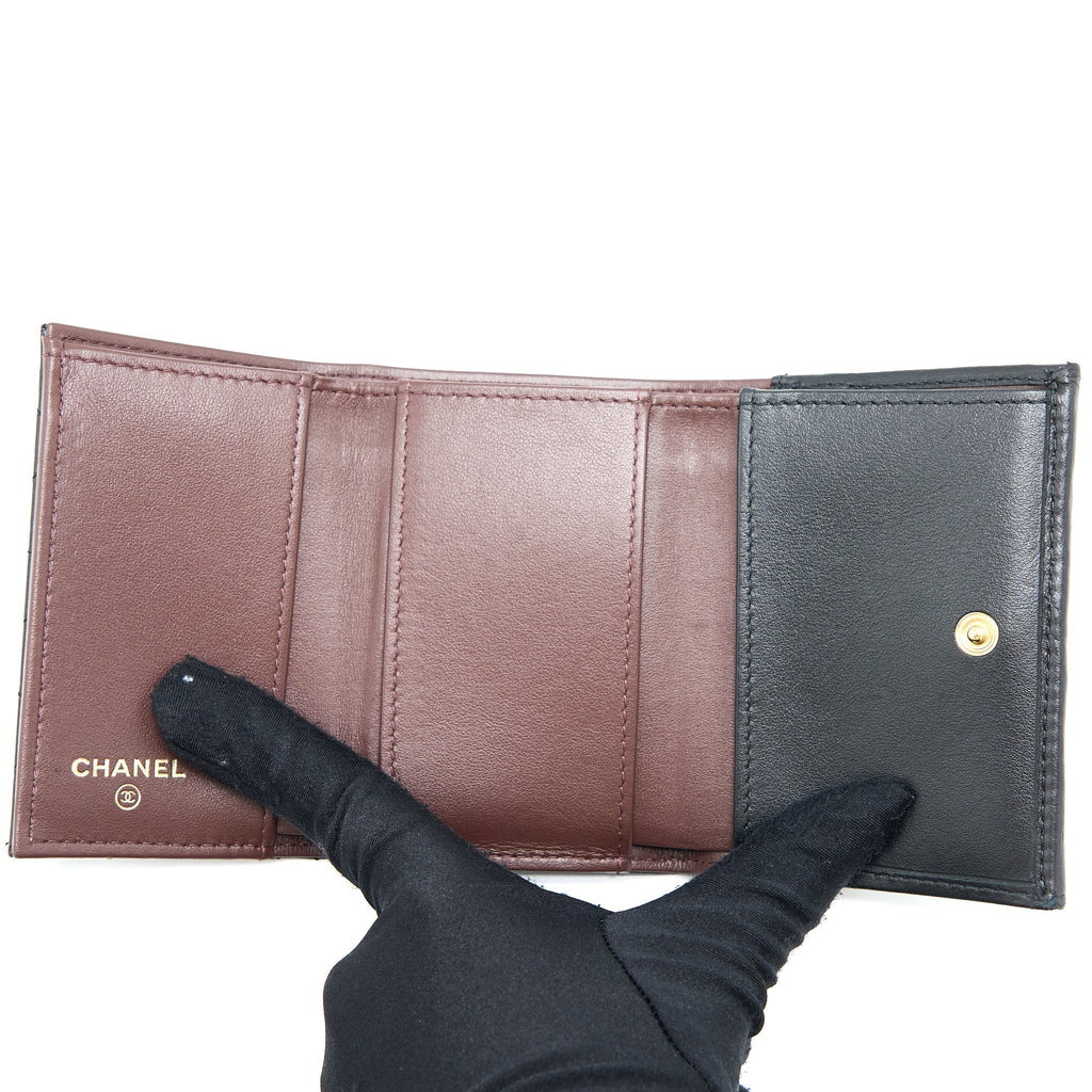 chanel-reissue-compact-wallet-calfskin-black-ghw