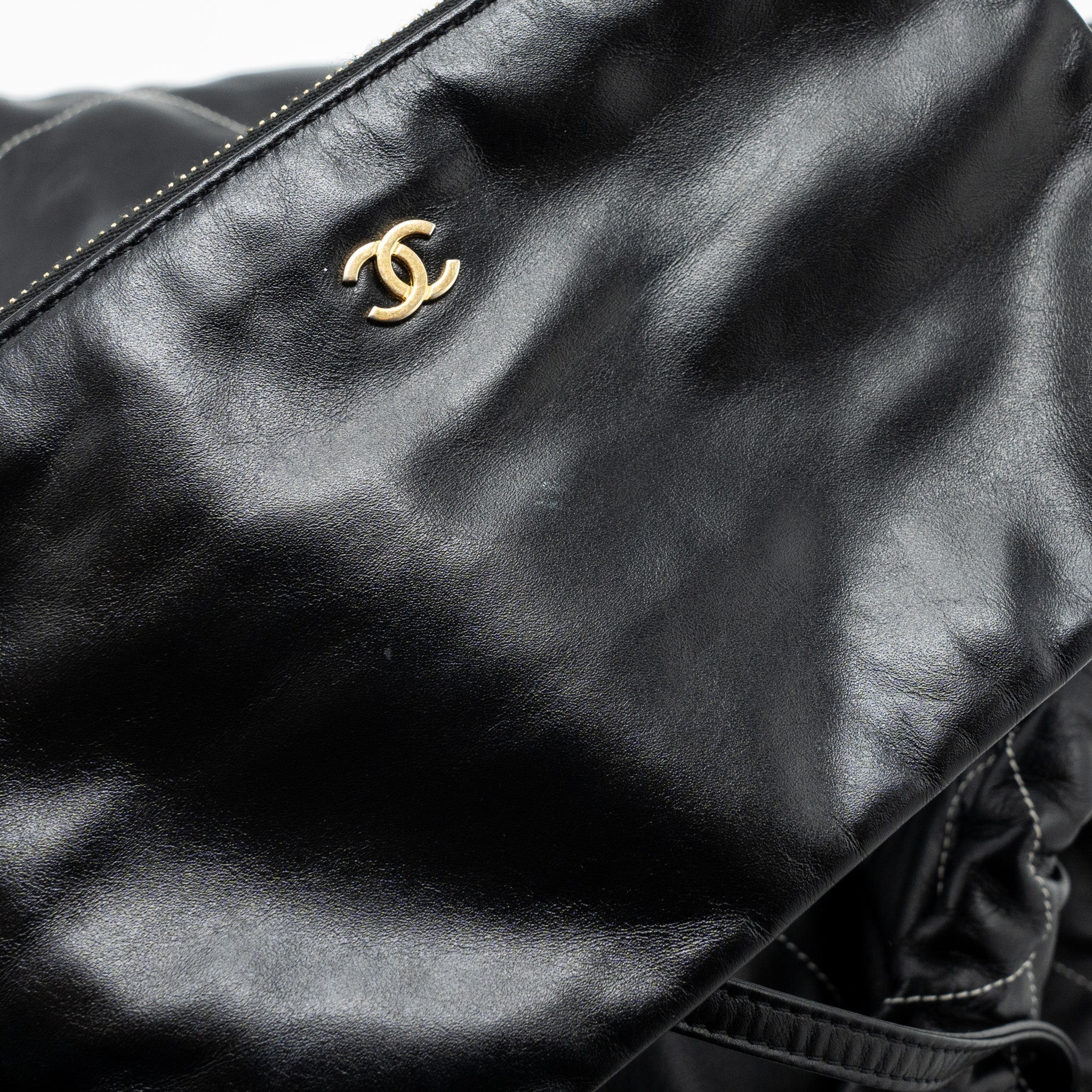 chanel-small-22-bag-gold-letter-shiny-calfskin-black-brushed-ghwmicrochip-1